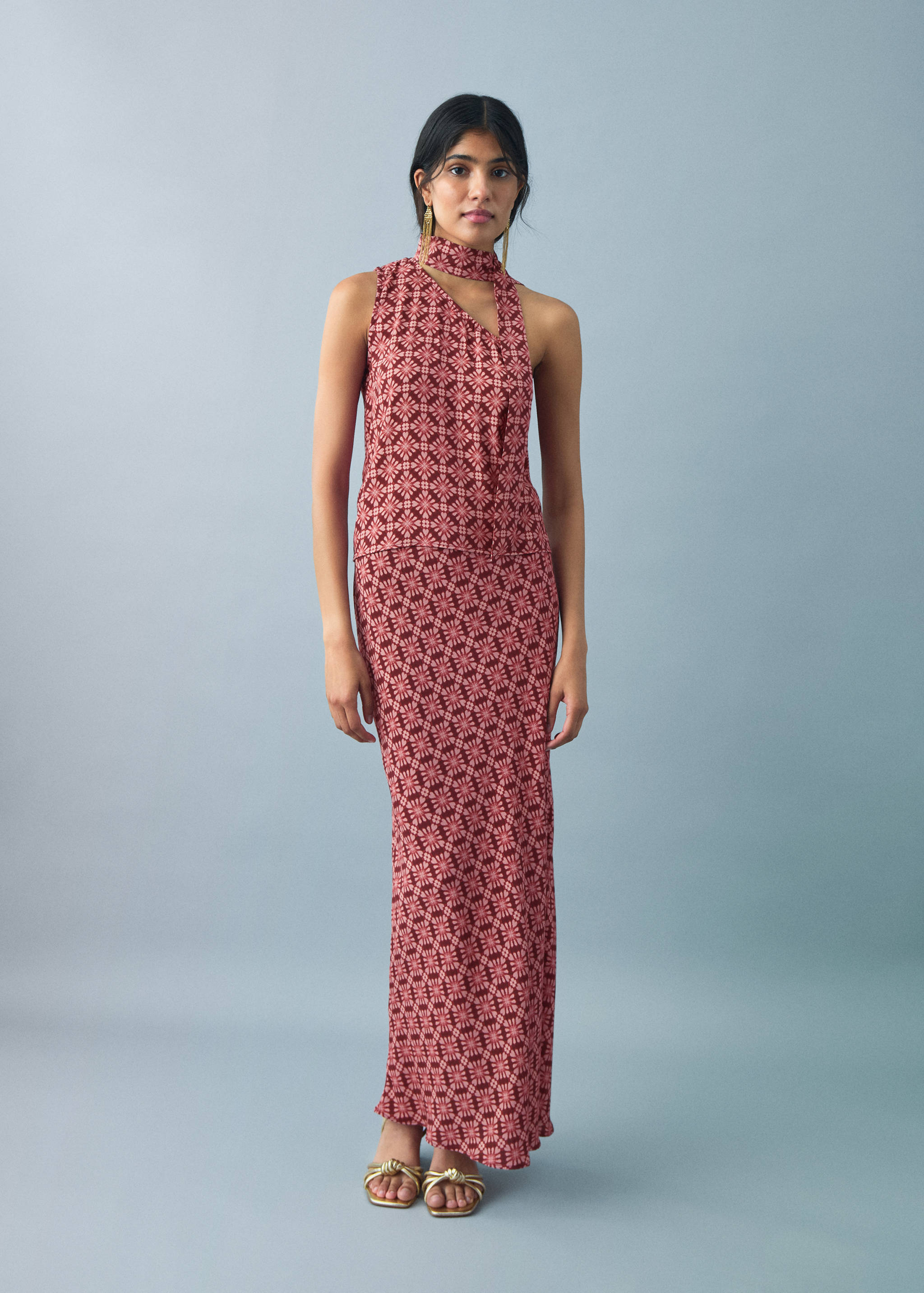 Blusa assimétrica com laço na gola - Verso do artigo