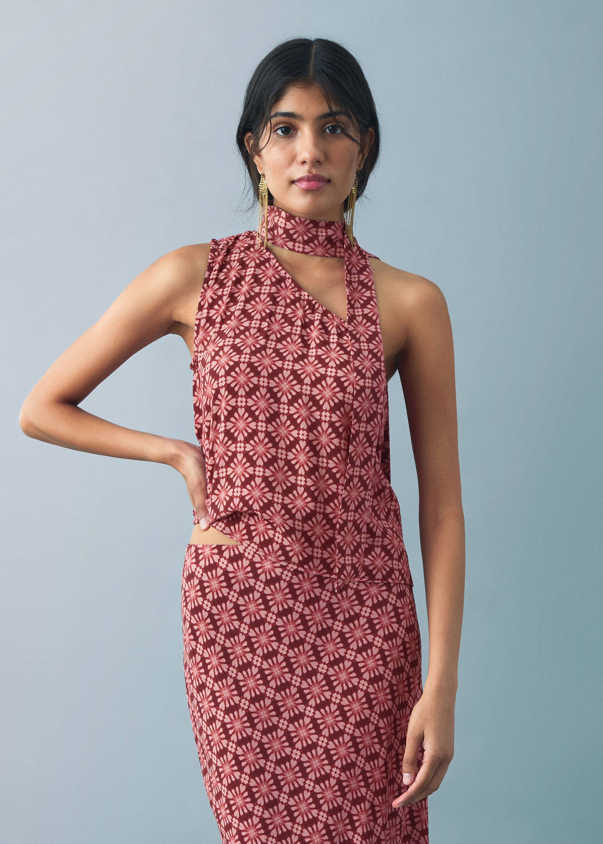 Blusa assimétrica com laço na gola - Pormenor do artigo 1