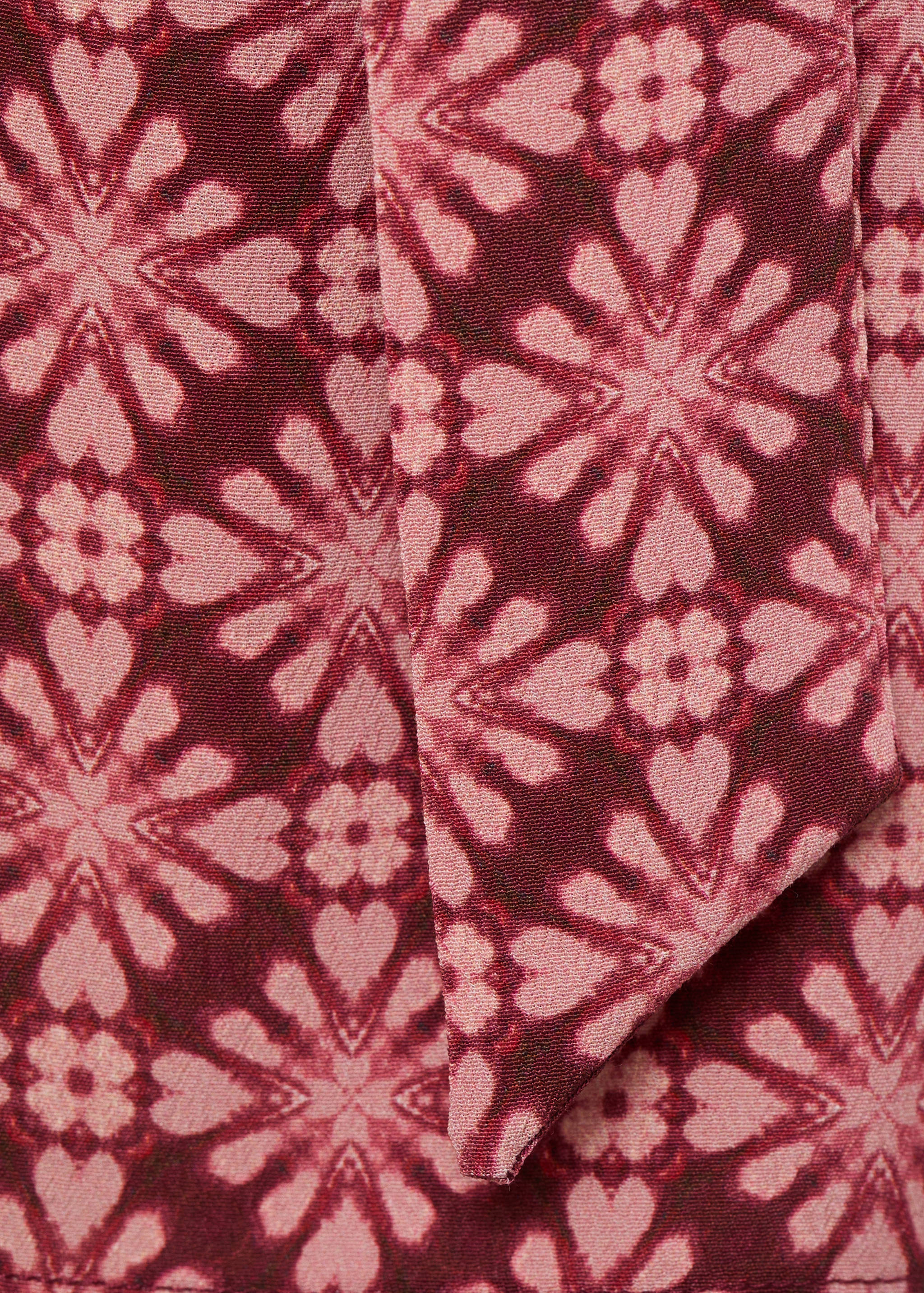 Blusa assimétrica com laço na gola - Pormenor do artigo 8