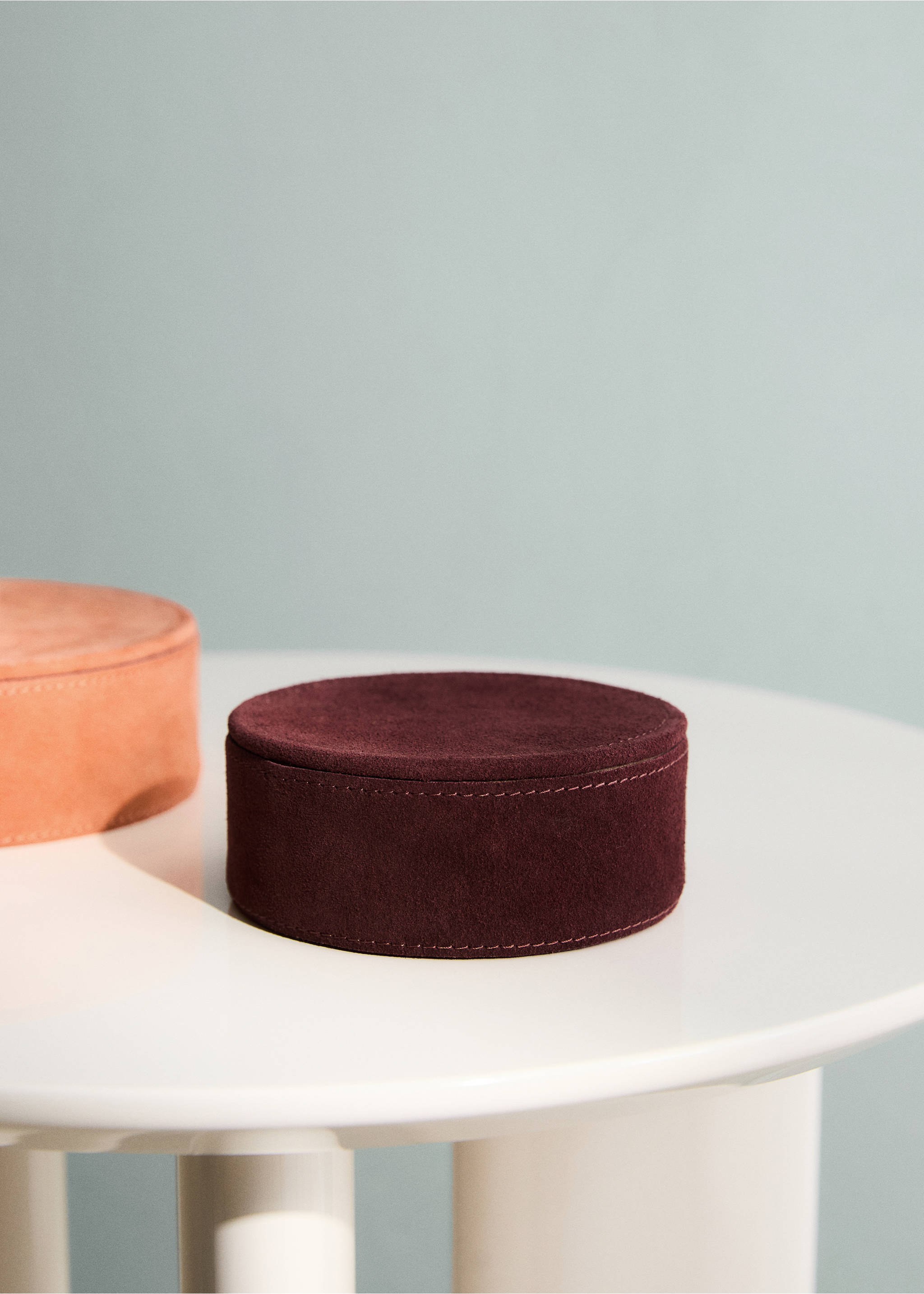 Small two-tone leather round box - General plane, Brown. Ref: 17091291-00.