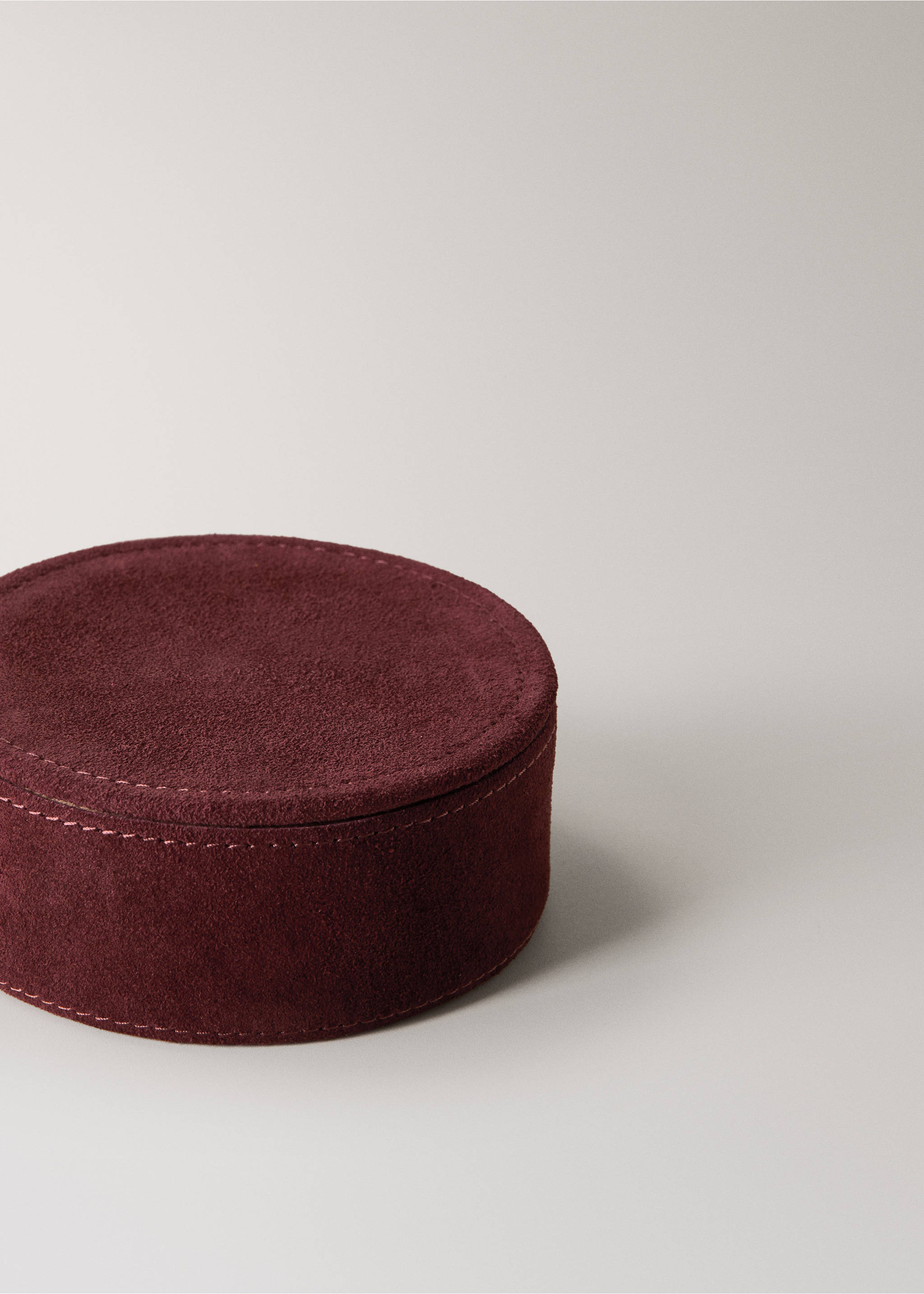 Small two-tone leather round box - Details of the article 1, Brown. Ref: 17091291-00.