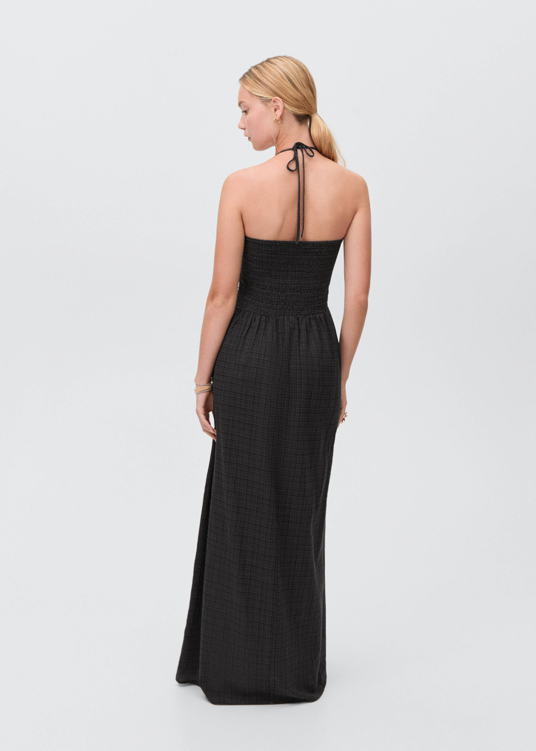 Long halter-neck dress - Reverse of the article