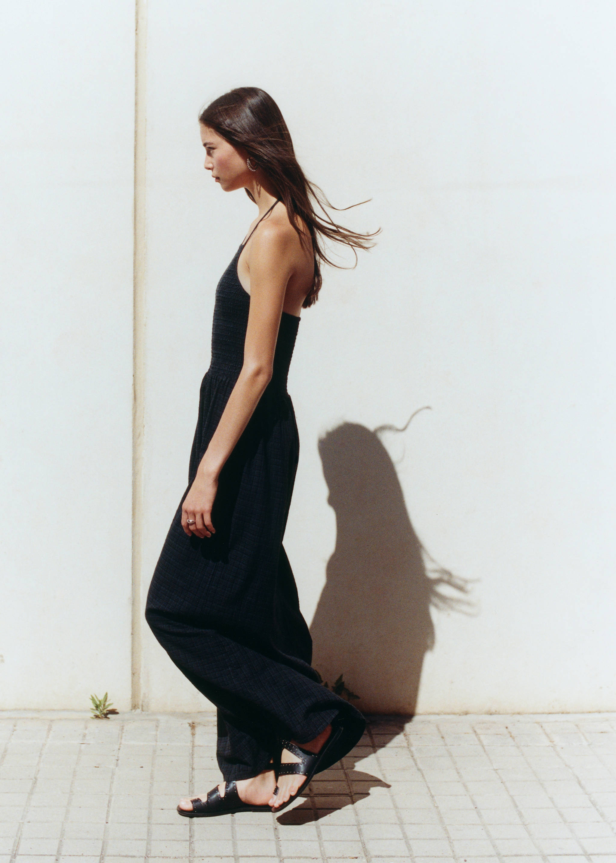 Long halter-neck dress - Details of the article 5