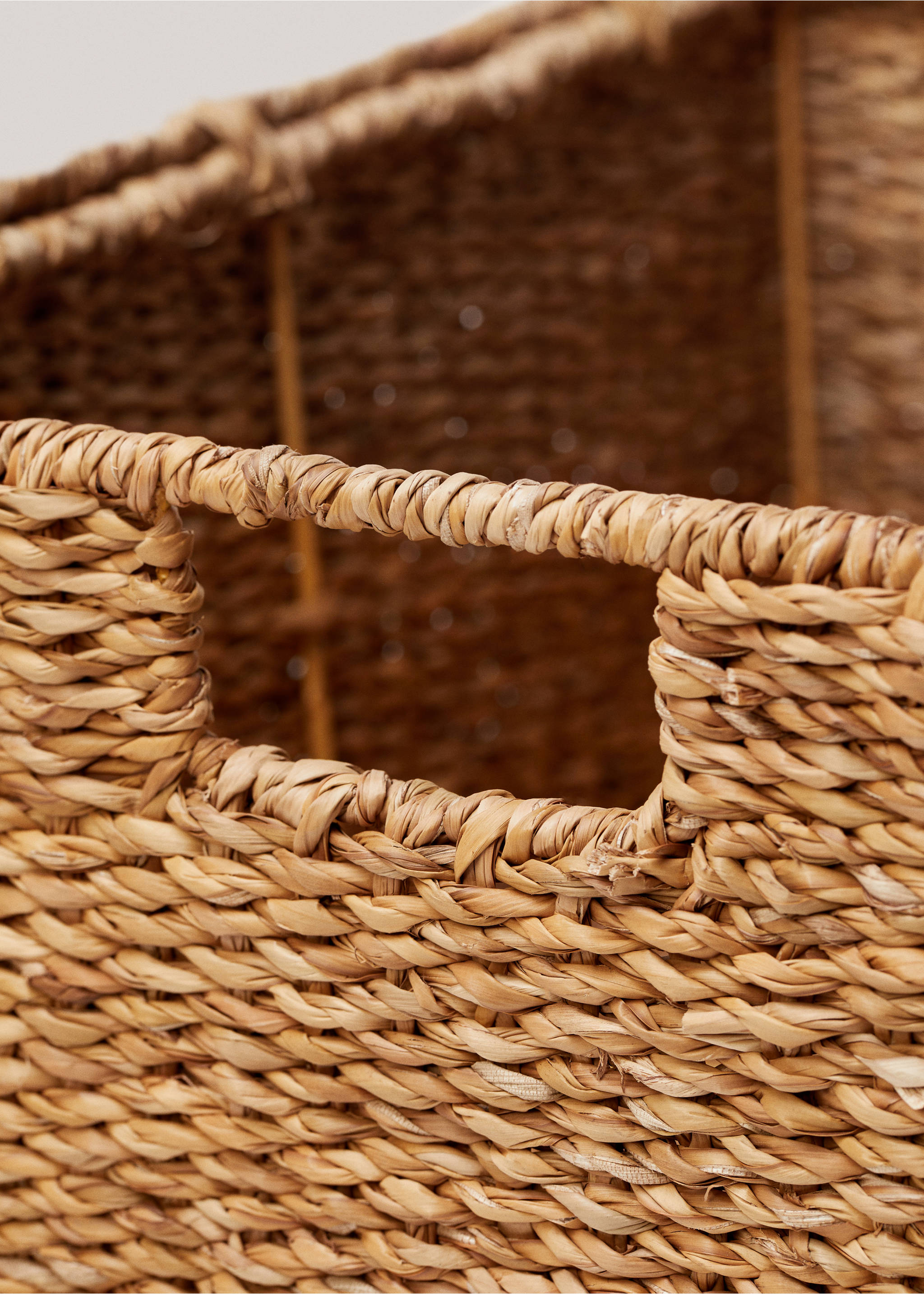 Small braided basket with handles - Details of the article 2, Brown. Ref: 17091518-00.