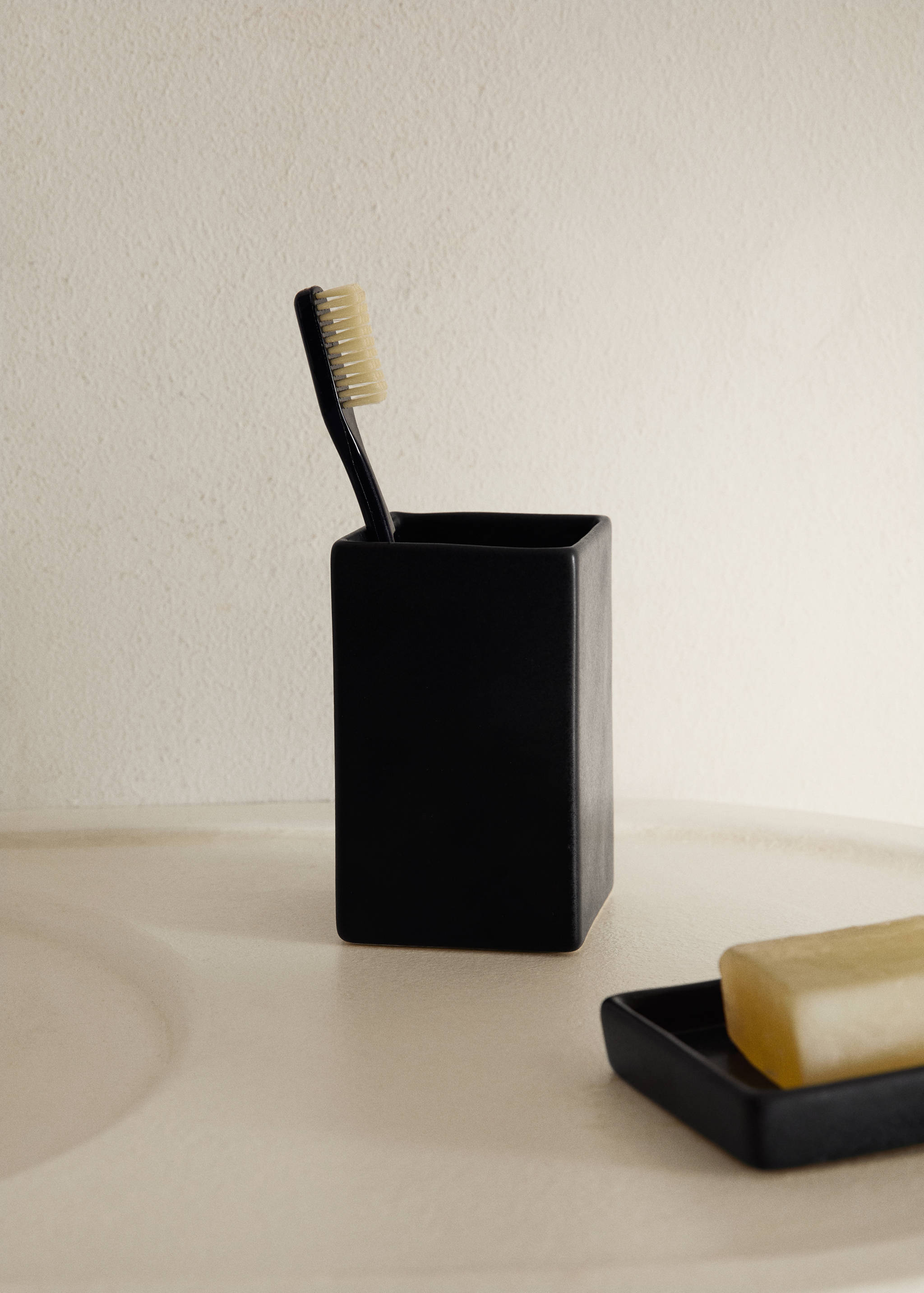 Stoneware bathroom glass with mattefinish - General plane