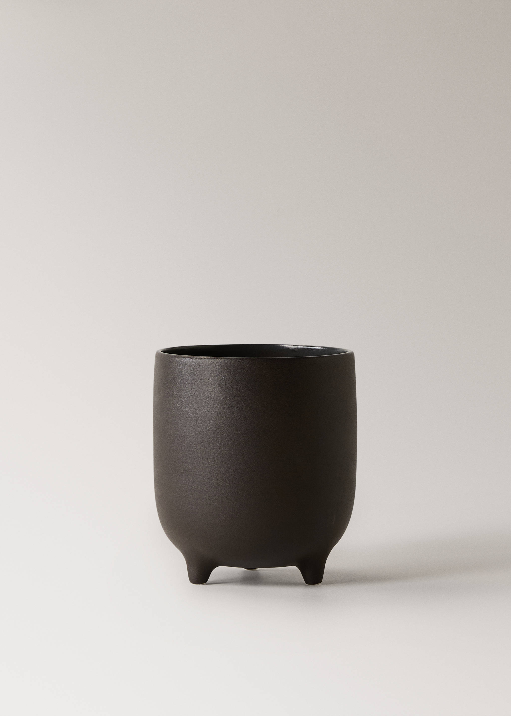Medium matte-finish stoneware planter - Article without model