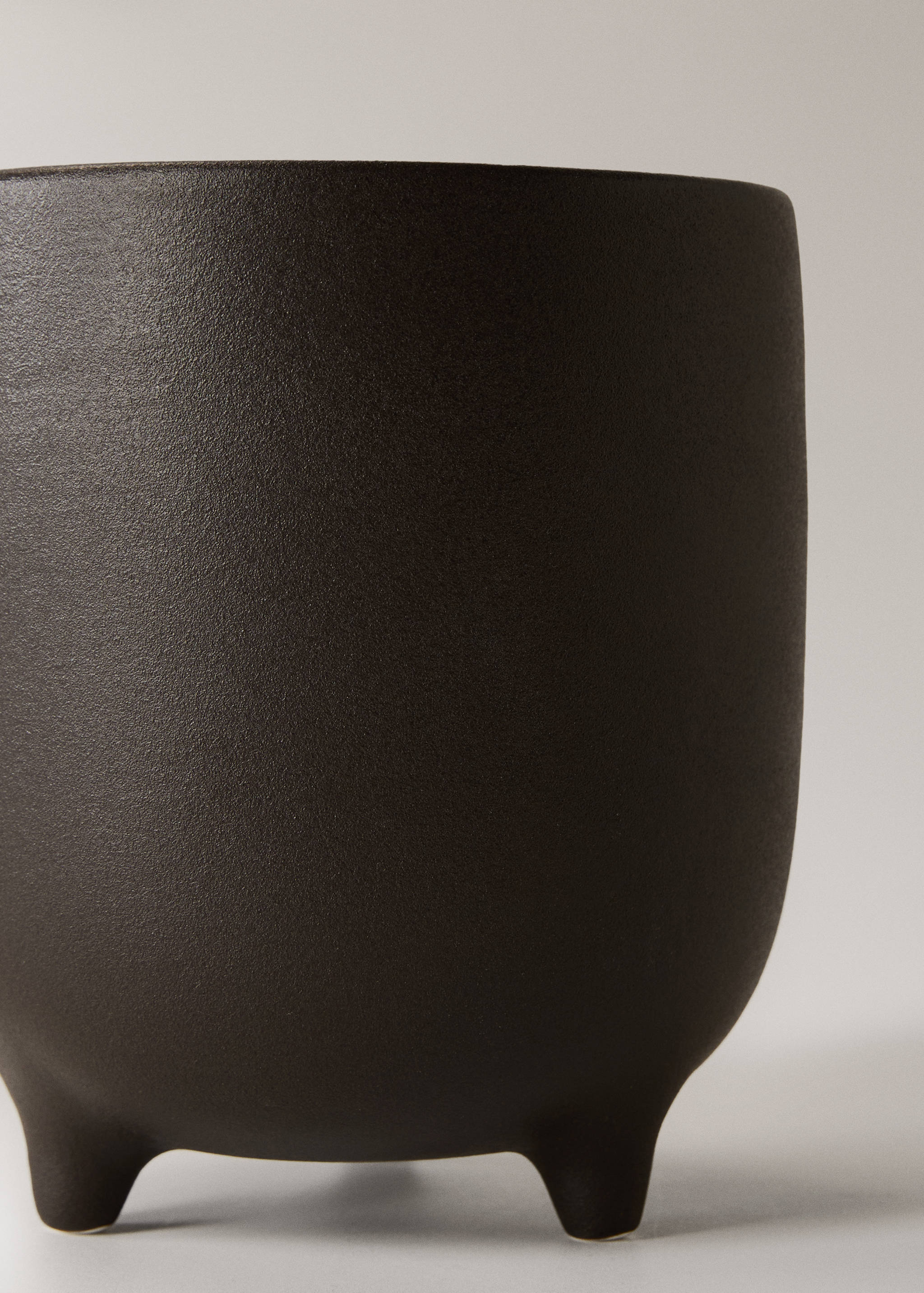 Medium matte-finish stoneware planter - Details of the article 2