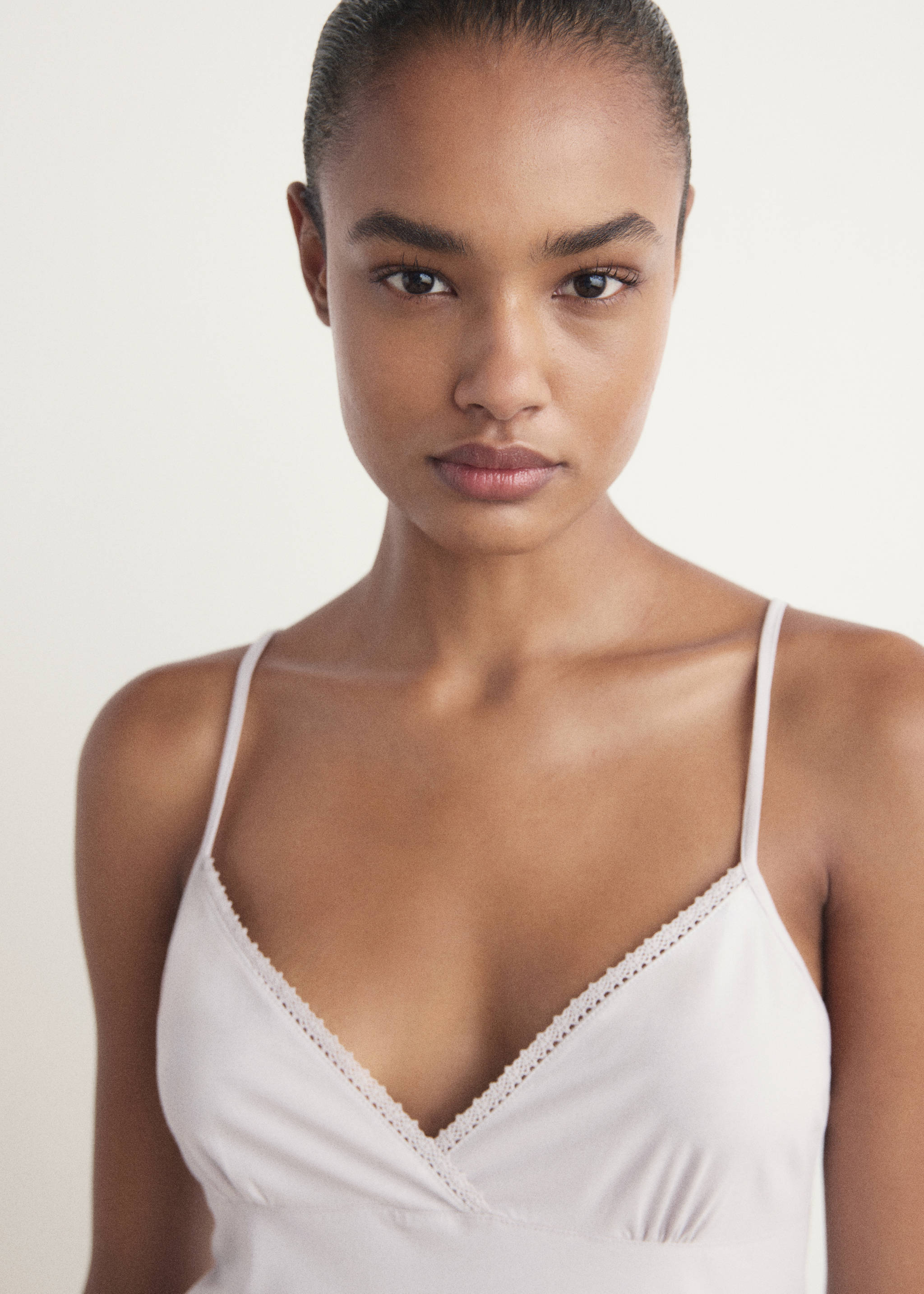 Koszula nocna z lejącej bawełny z koronką - Szczegóły artykułu 1