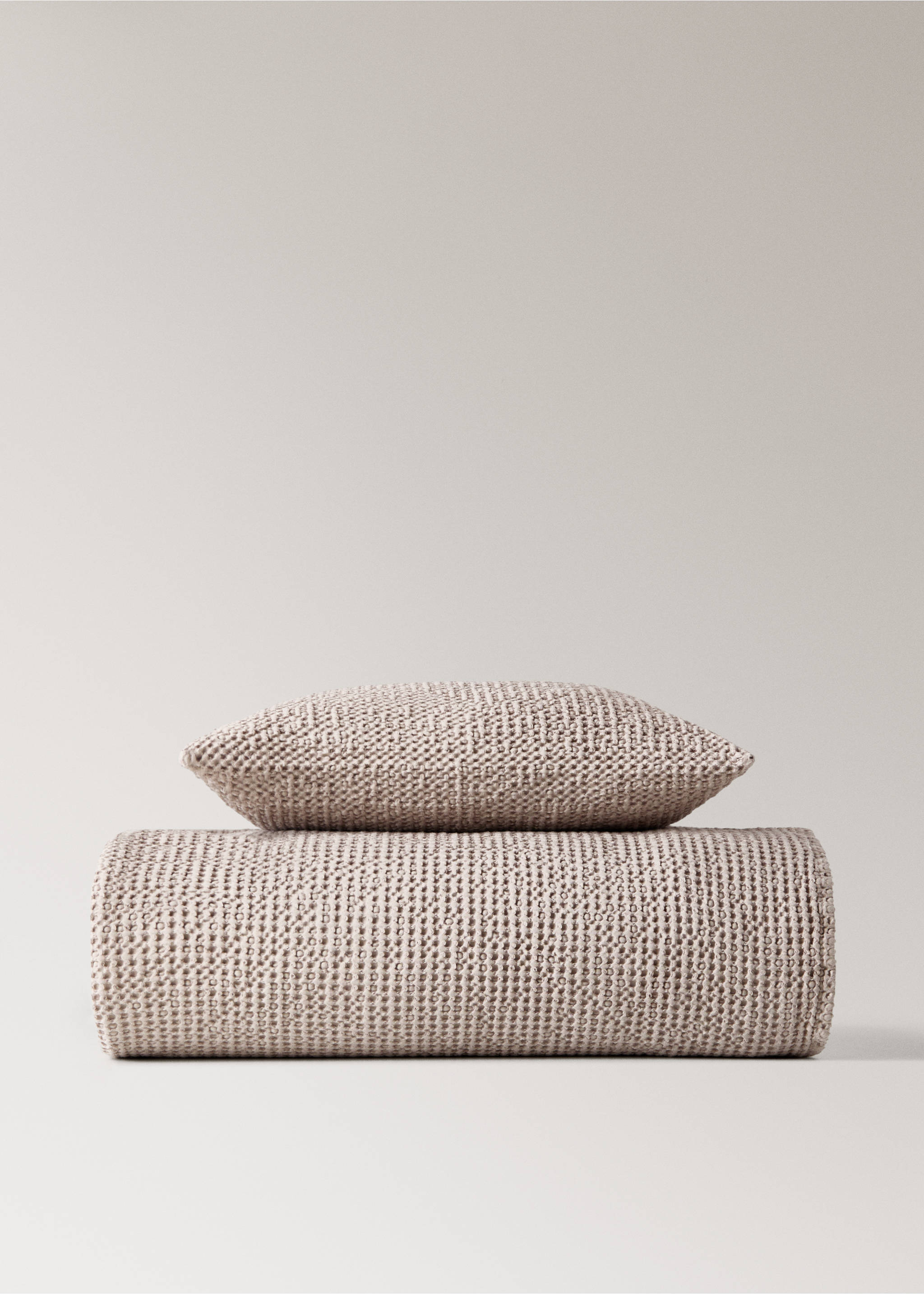 Children’s waffle-cotton garment-dyed cushion cover  40x40cm - Details of the article 4, Medium Brown. Ref: 17091545-00.