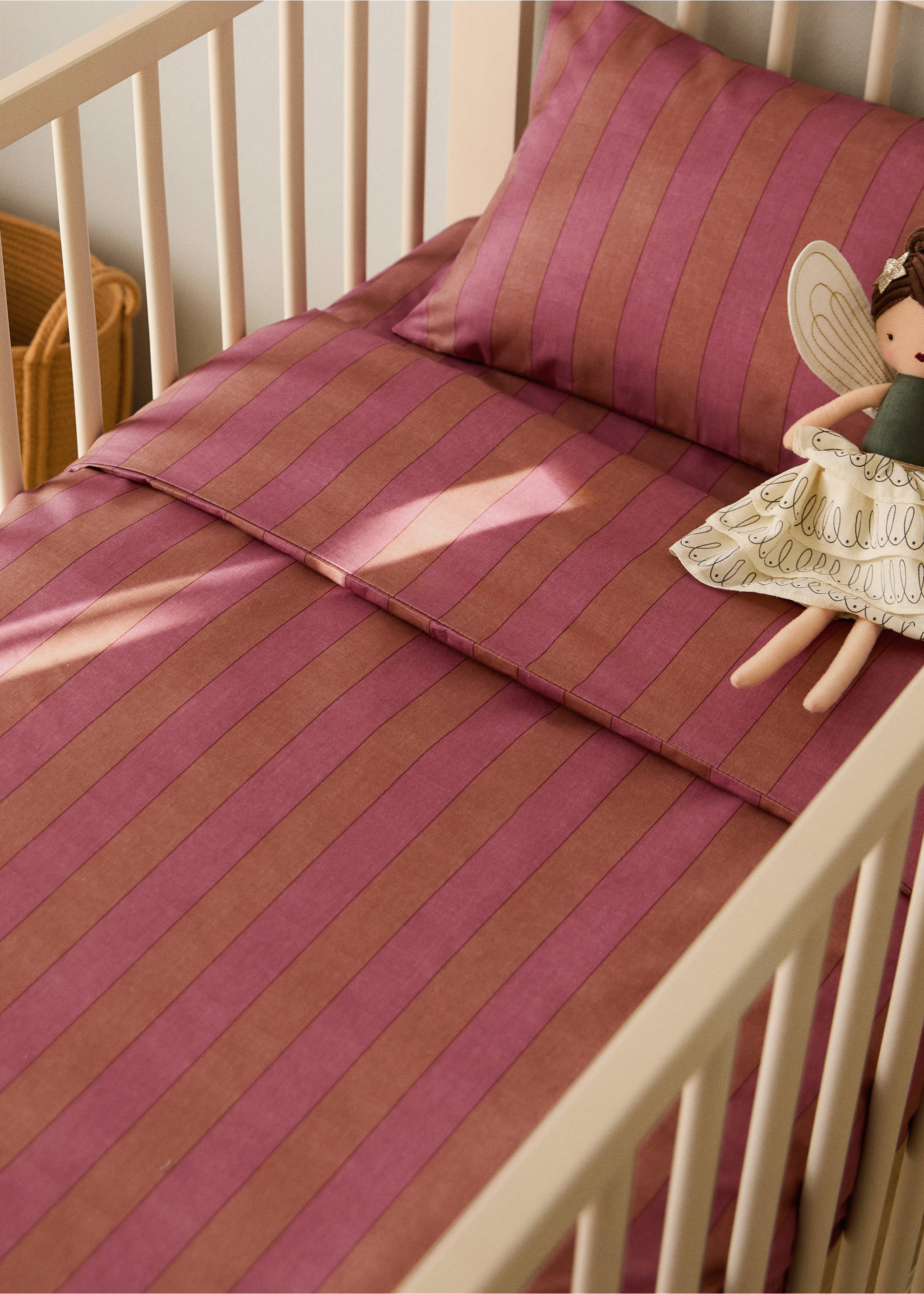 Beşik için kodak çizgili  yorgan kılıfı - Genel plan, Pembe. Ref: 17091549-00.