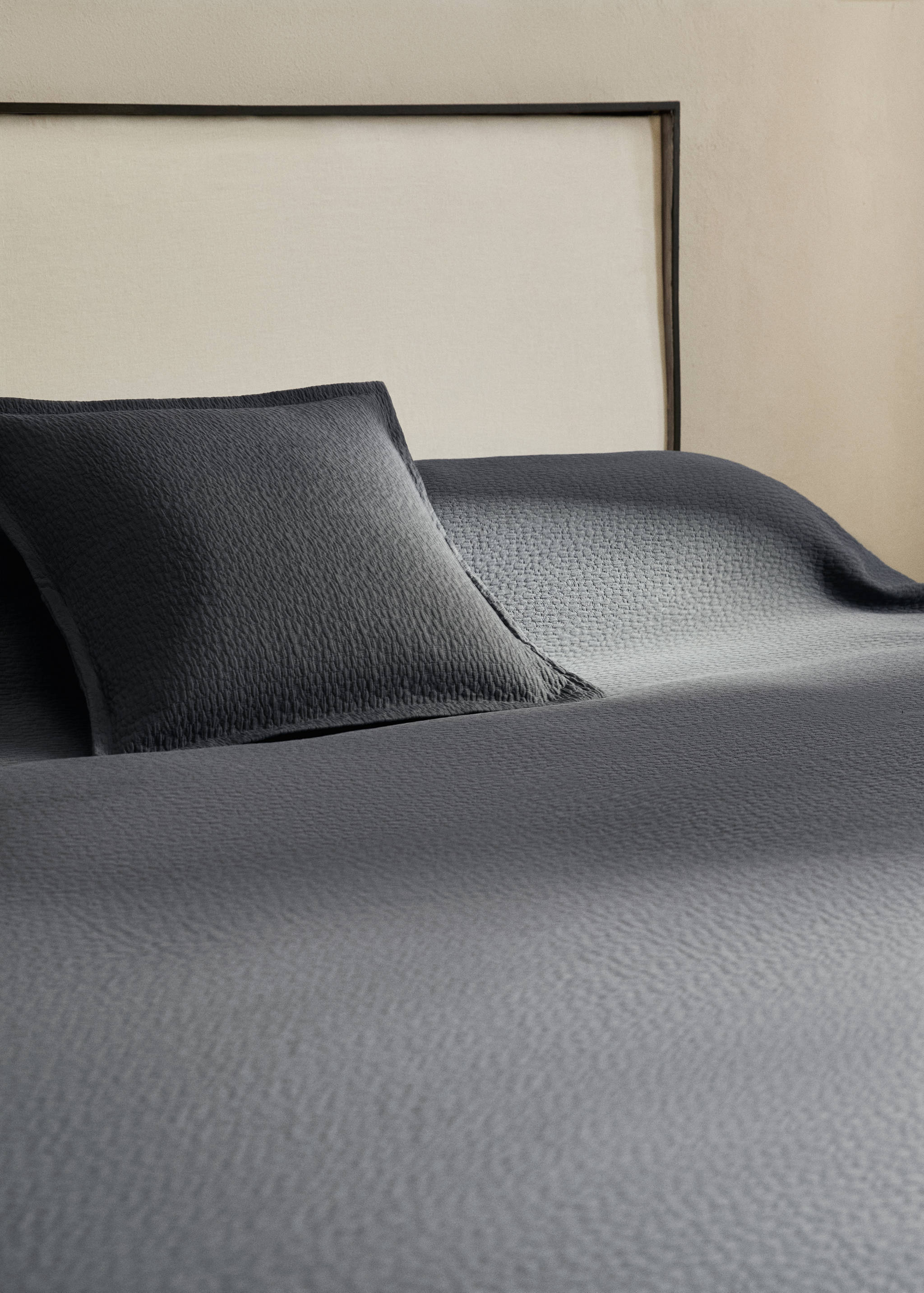 Garment-dyed textured cotton bedspread for 130/150 cm bed - Details of the article 7