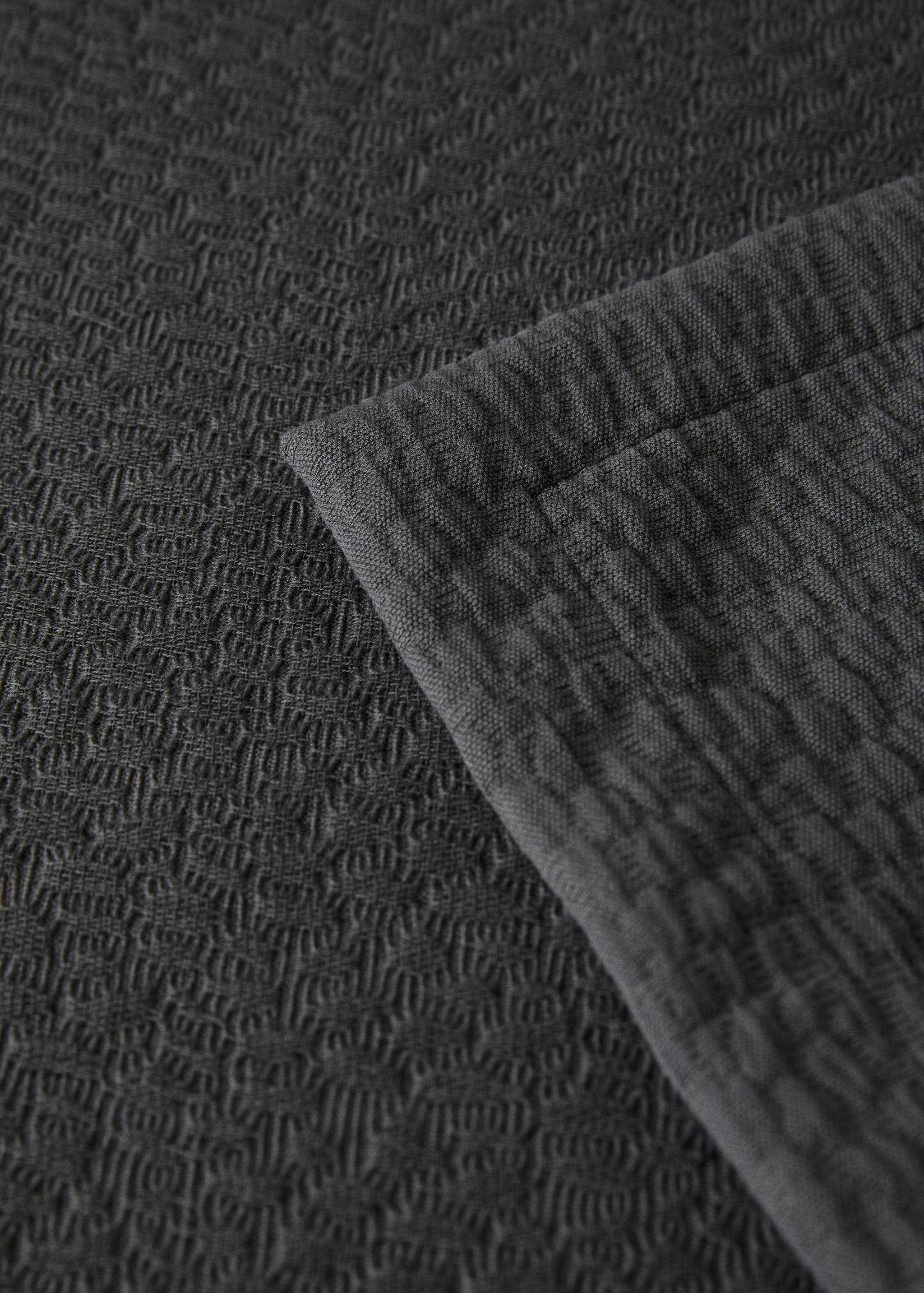 Garment-dyed textured cotton bedspread for 130/150 cm bed - Details of the article 1