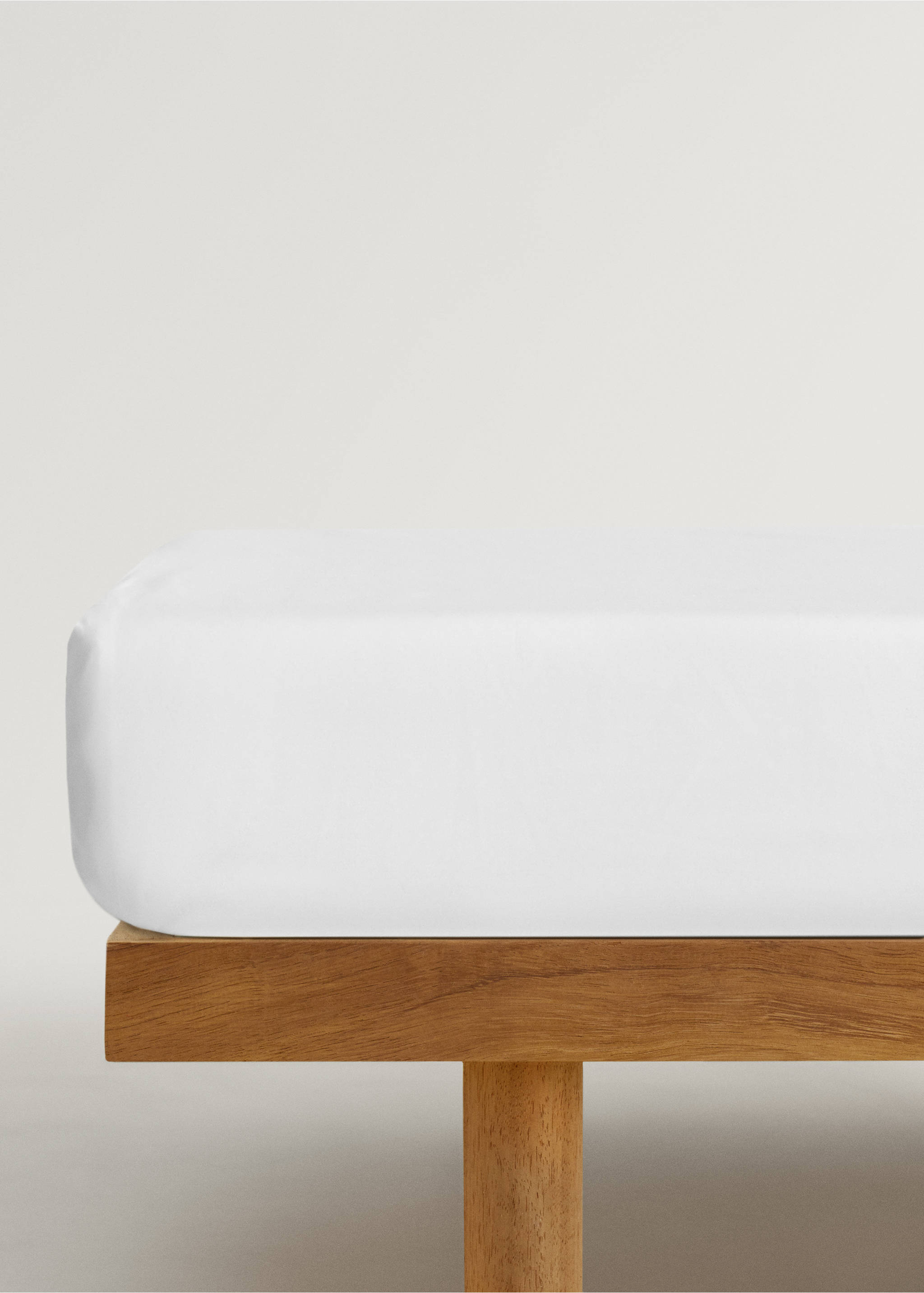 Percale cotton bottom sheet with picueta detail for cot - Article without model, White. Ref: 17091562-00.