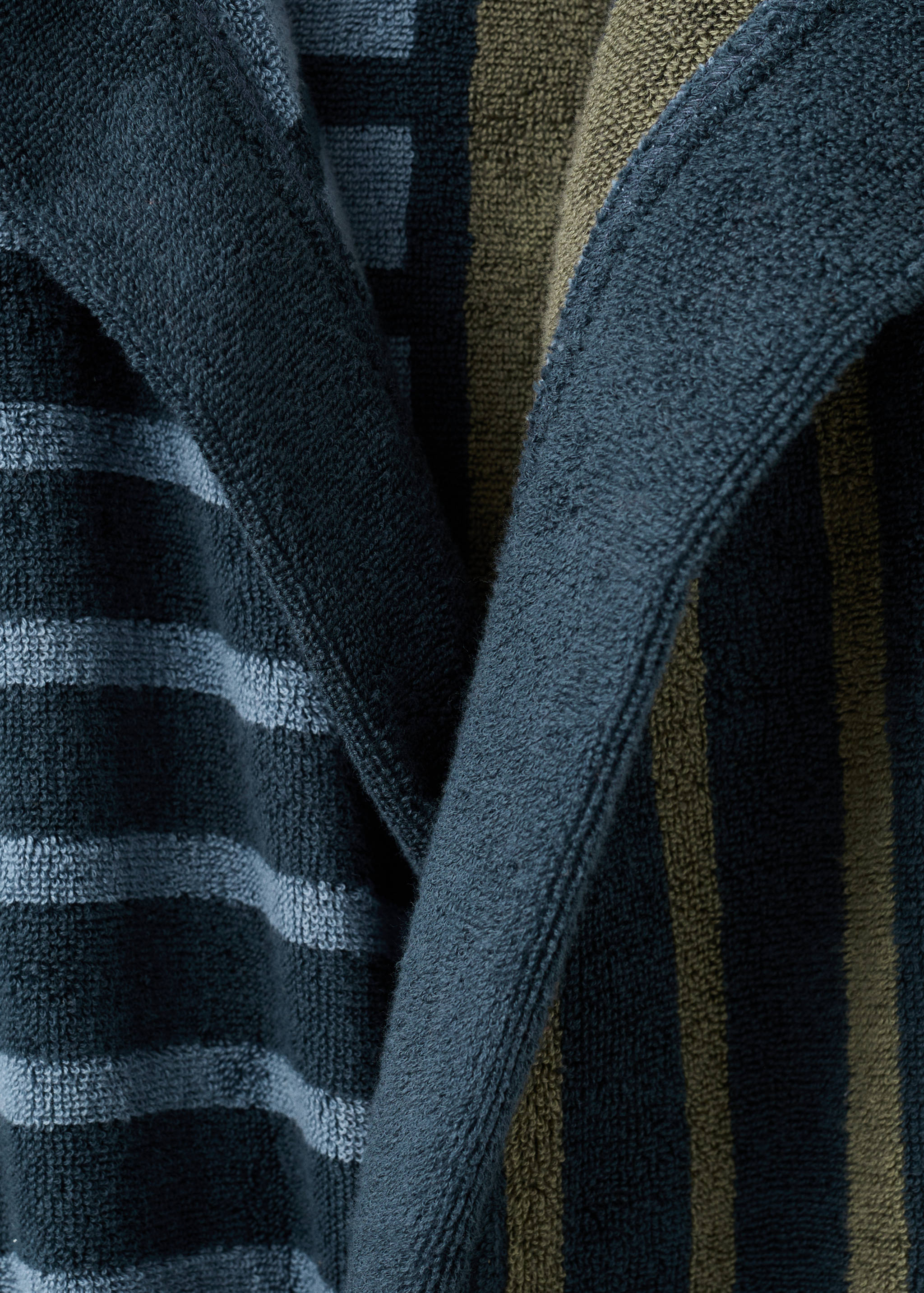 Two-tone striped cotton dressing gown - Details of the article 1