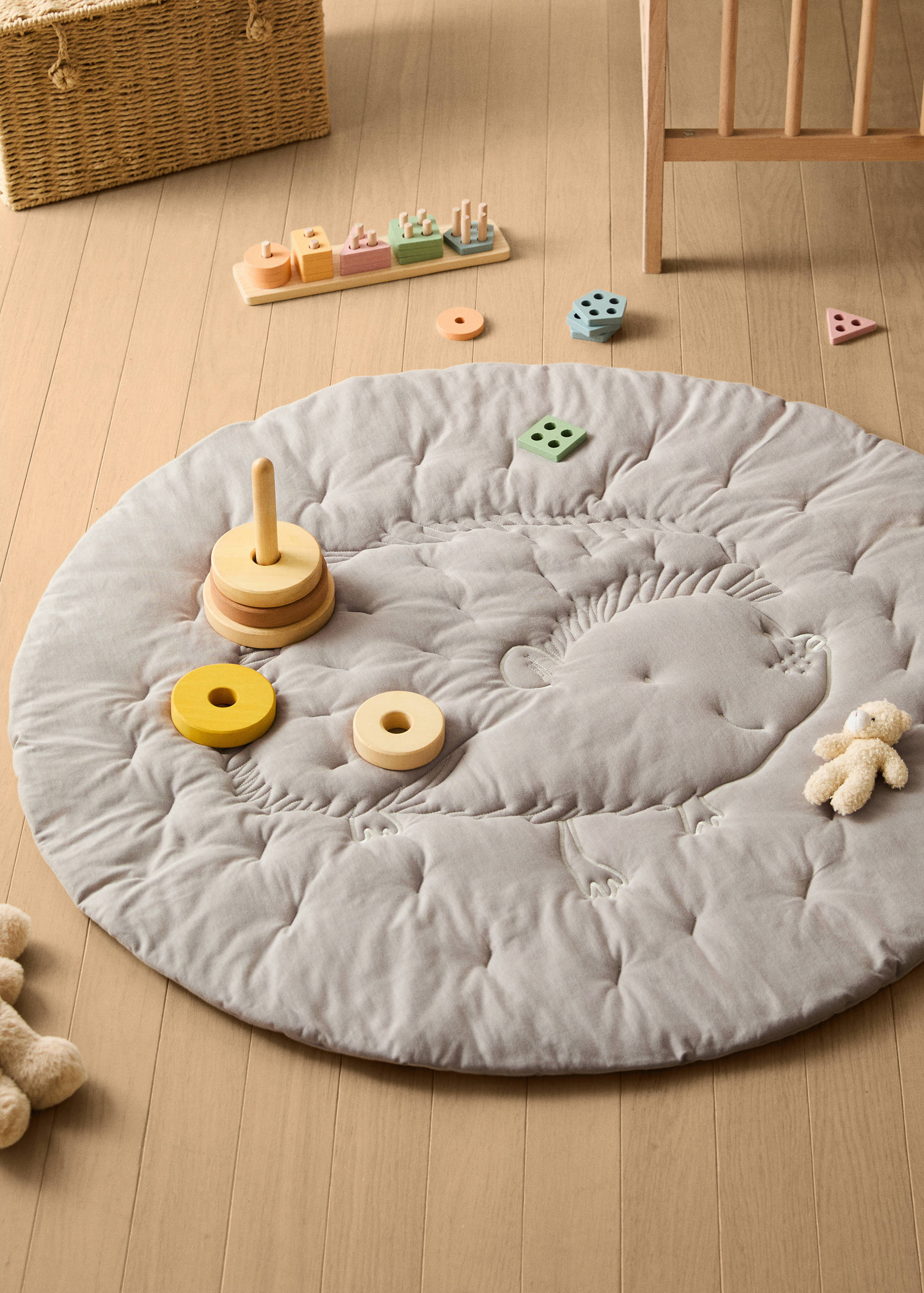 Children's quilted hedgehog rug - General plane