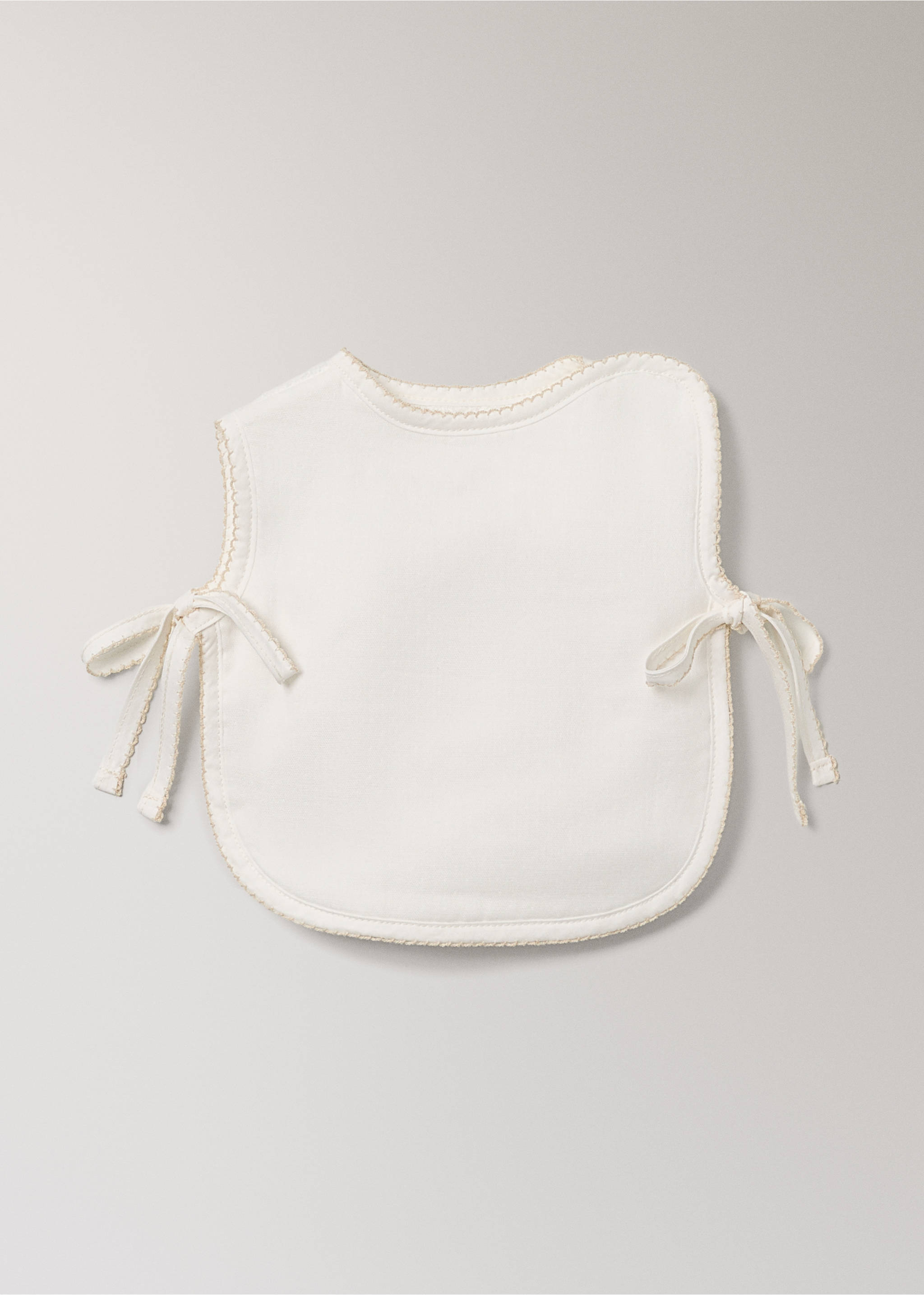 Cotton bib with decorative trim - Article without model, Medium Brown. Ref: 17091576-00.