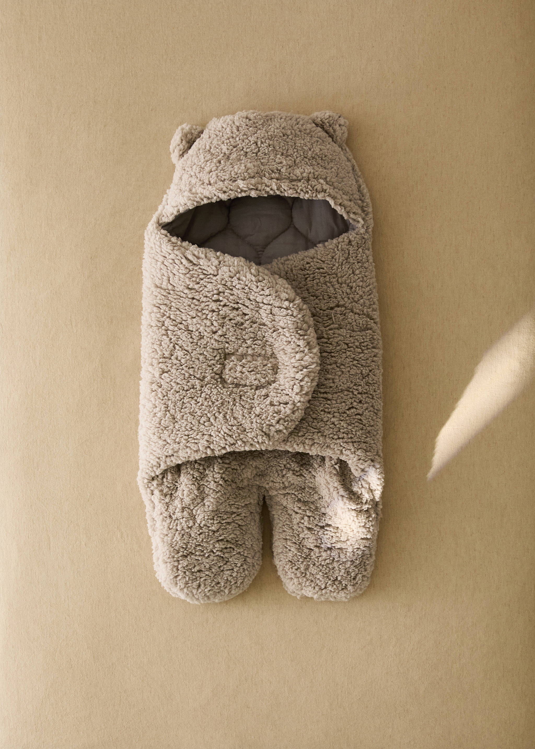 Children's stroller coat with bear design - General plane