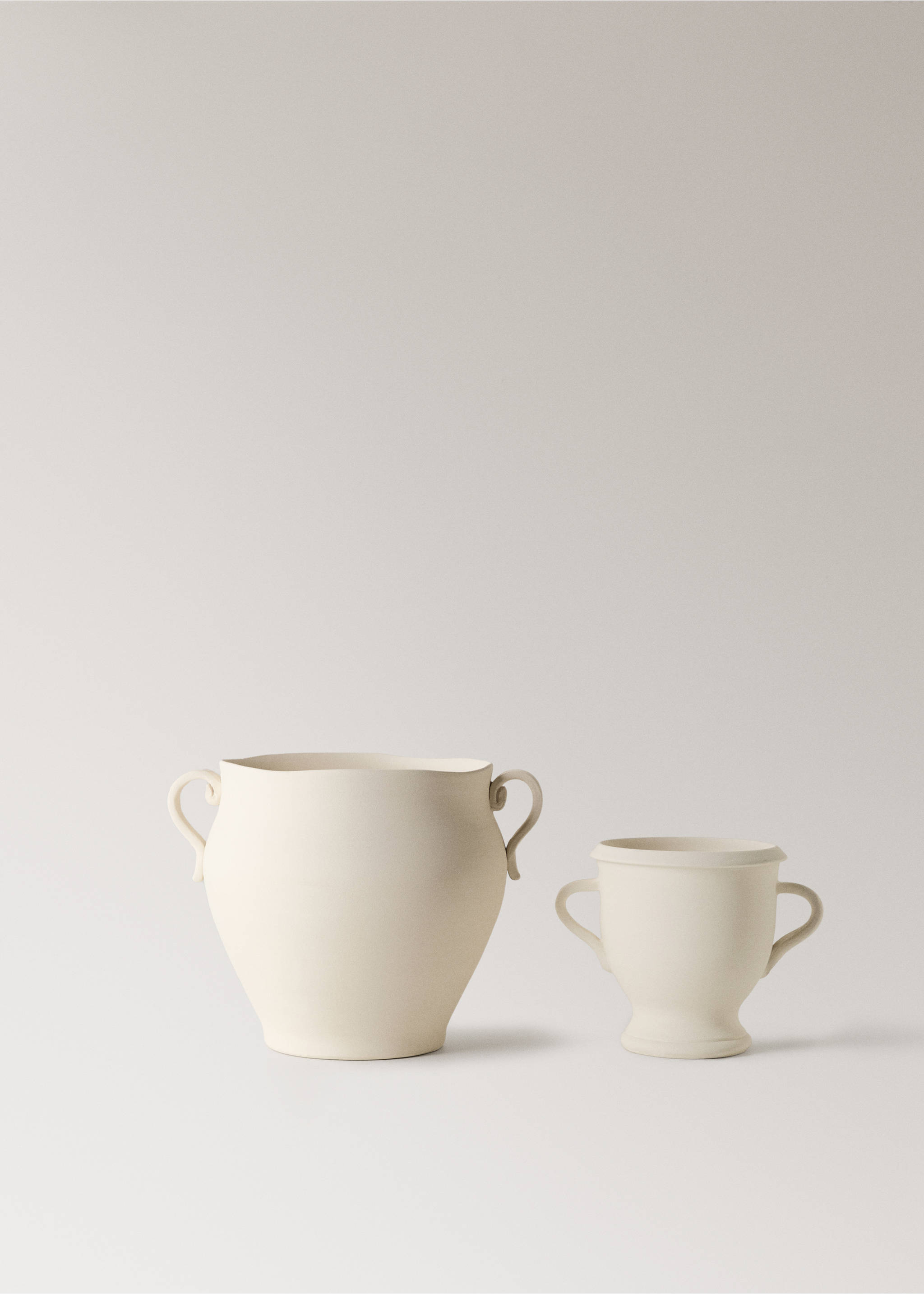 Small terracotta vase with handles - Details of the article 5, Off White. Ref: 17091580-00.