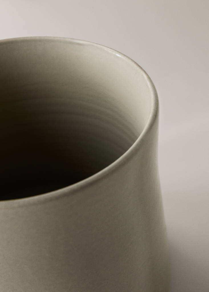 Large terracotta planter — Grey