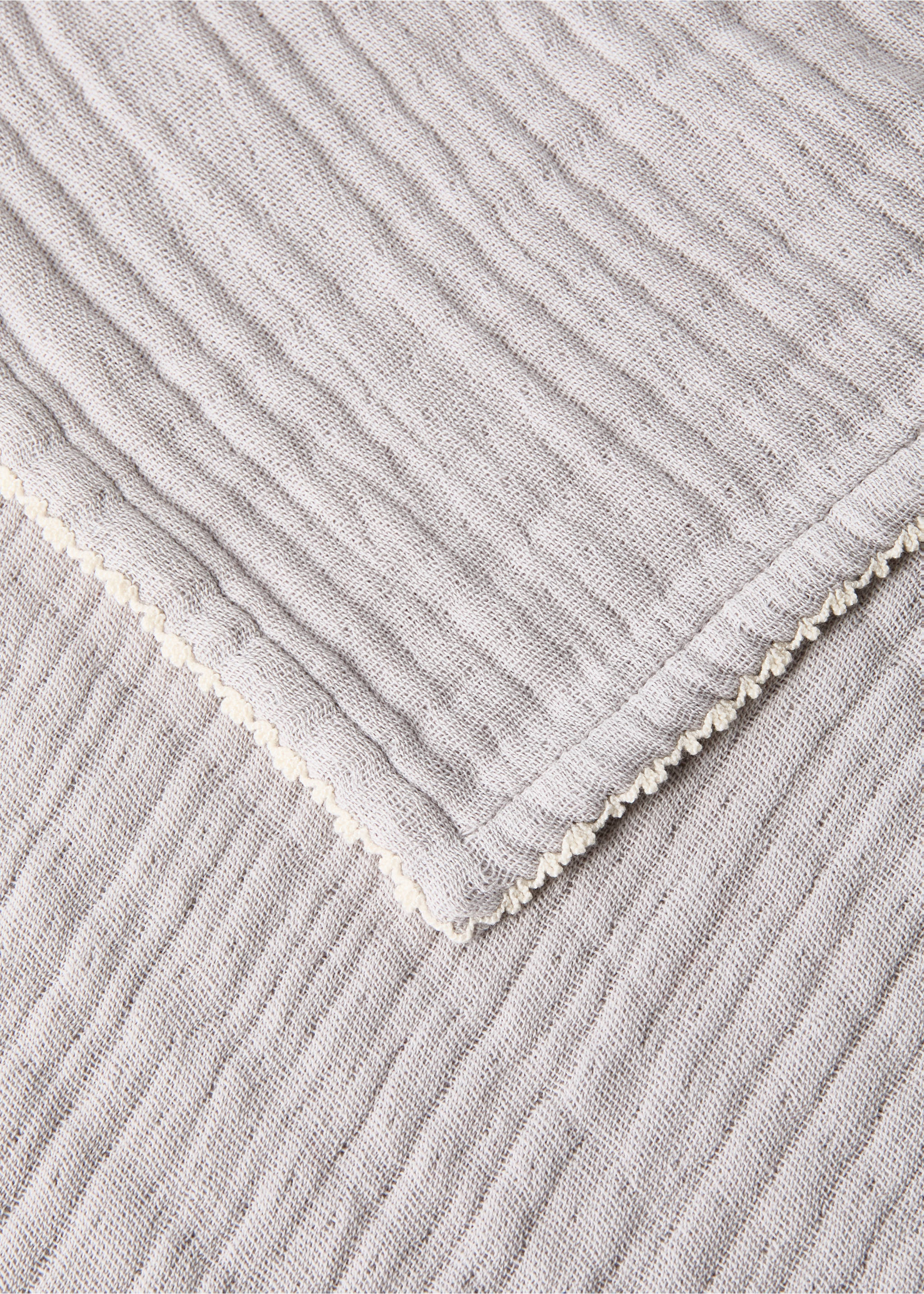 Children's blanket with contrasting finish - Details of the article 1, Grey. Ref: 17091585-00.