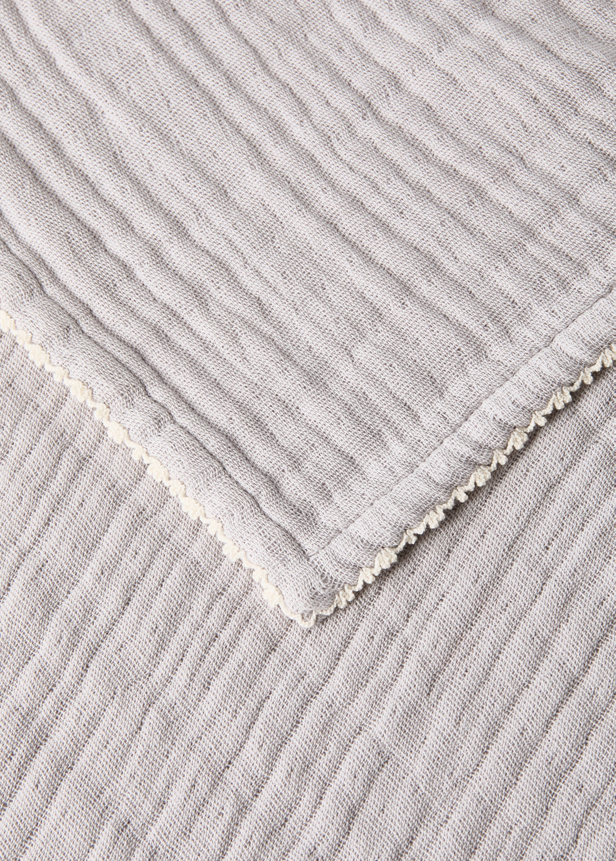 Children's blanket with contrasting finish - Details of the article 1