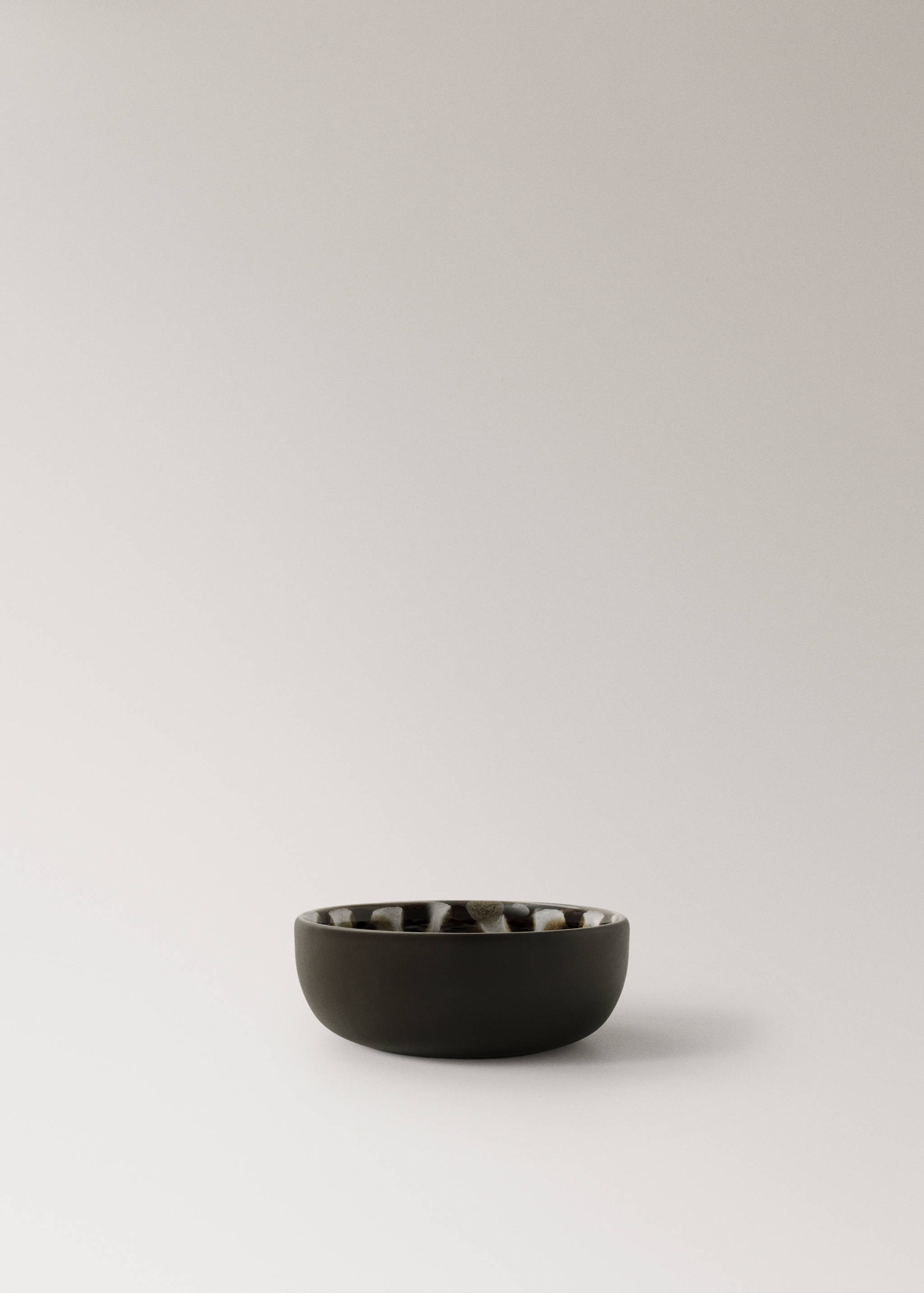 Reactive stoneware bowl with spots - Article without model