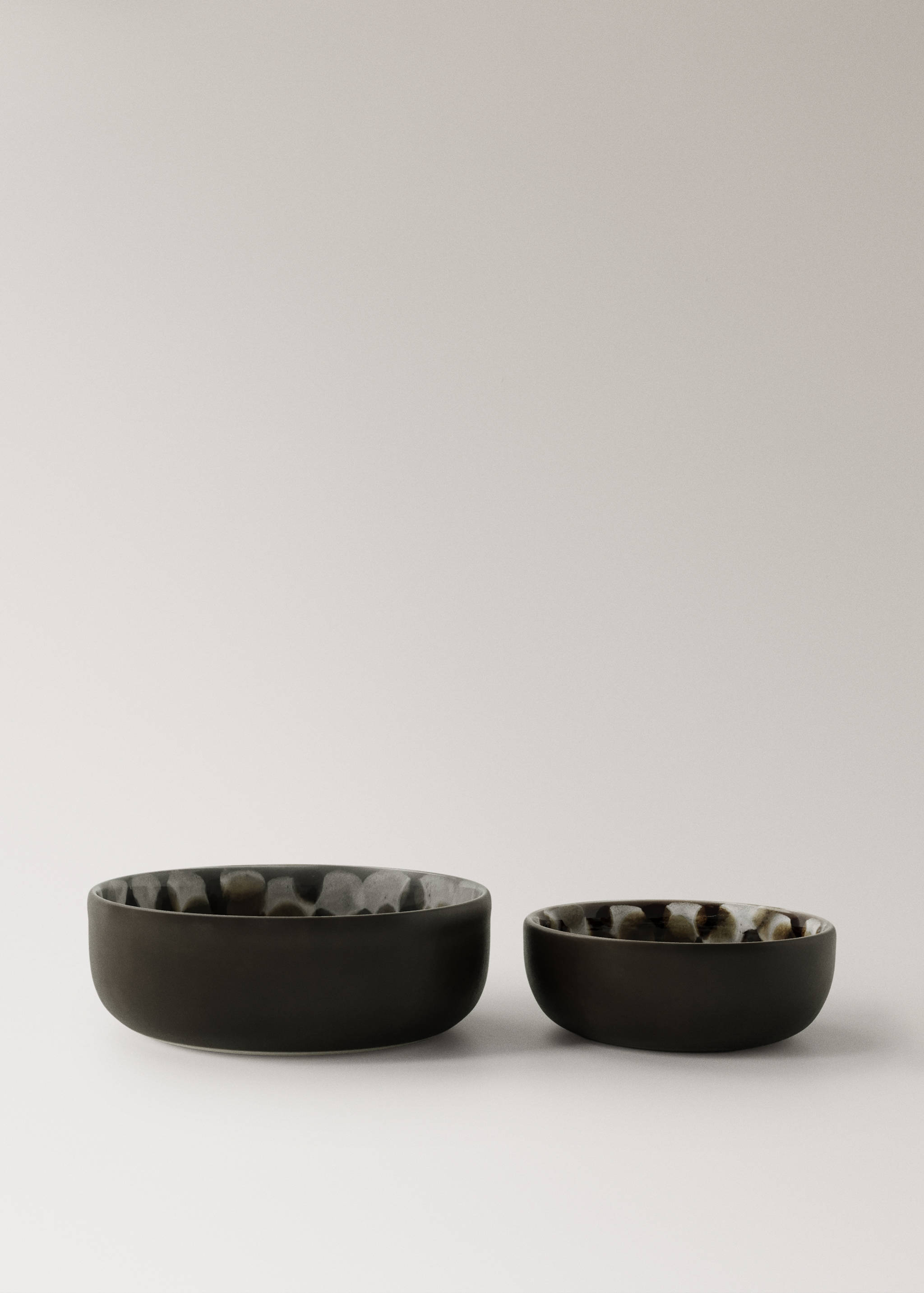 Reactive stoneware bowl with spots - Details of the article 3