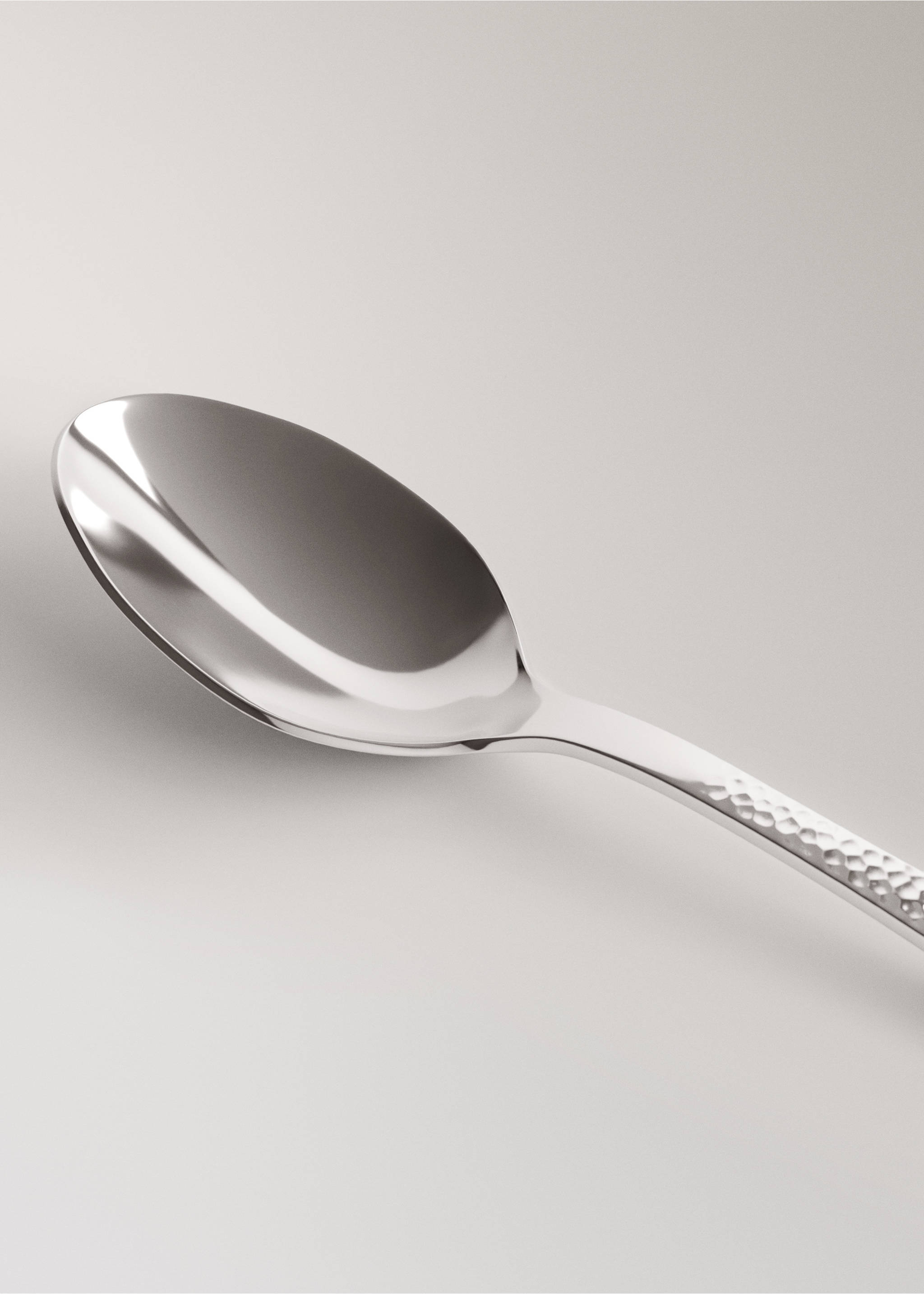 Set of 2 hammered stainless steel serving spoons - Details of the article 1, Grey. Ref: 17092035-00.