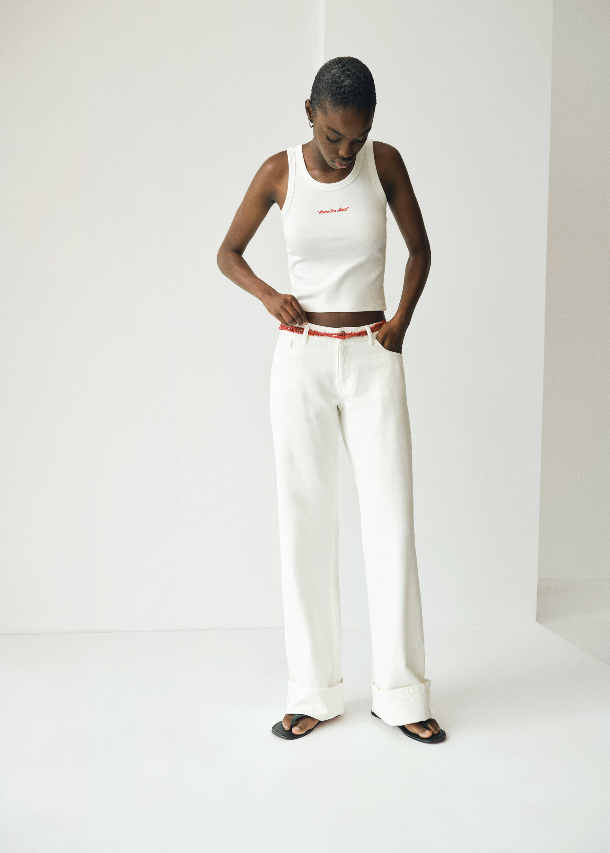 Топ с вышивкой - Общий план