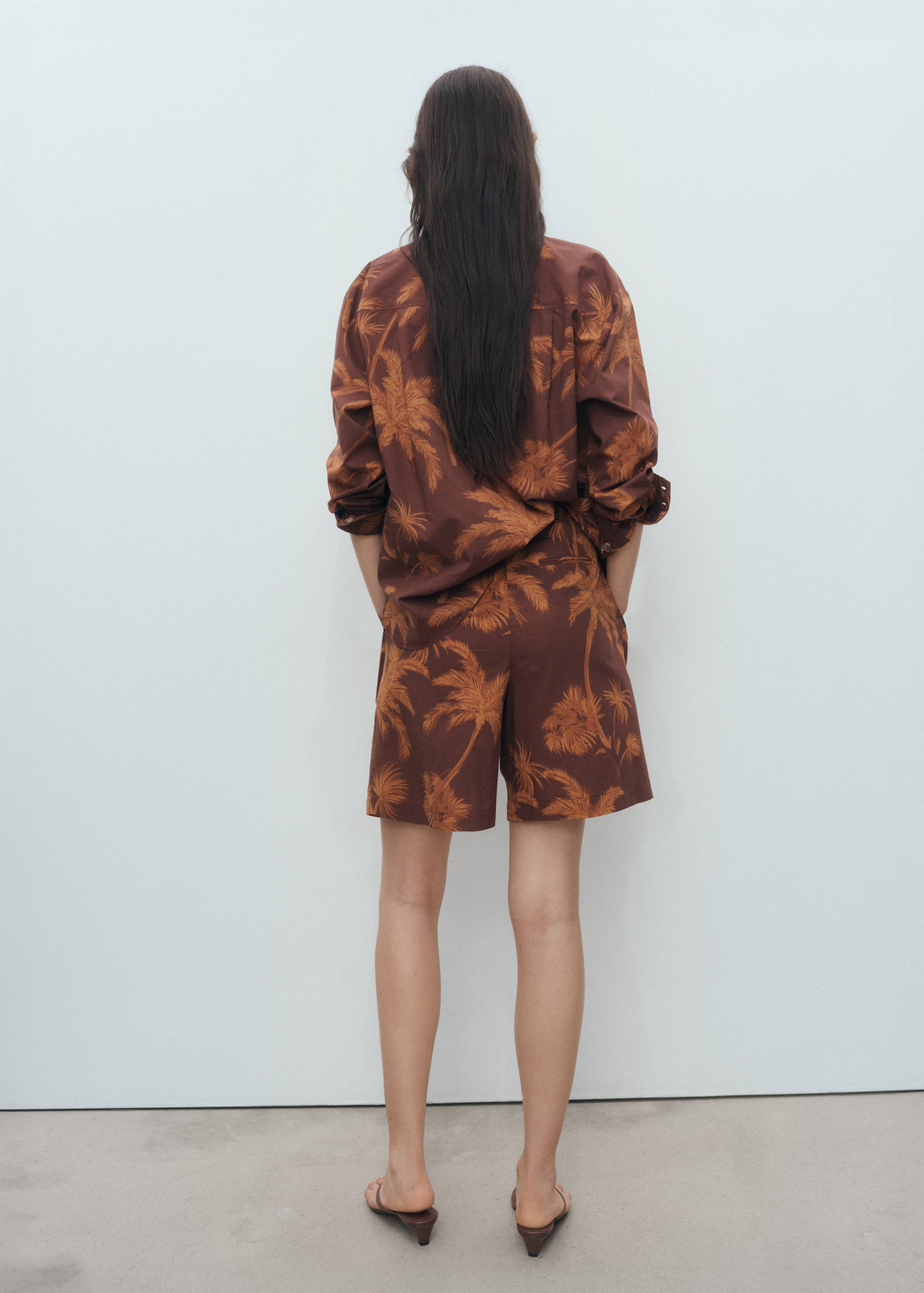 Cotton bermuda shorts with palm-tree print - Reverse of the article