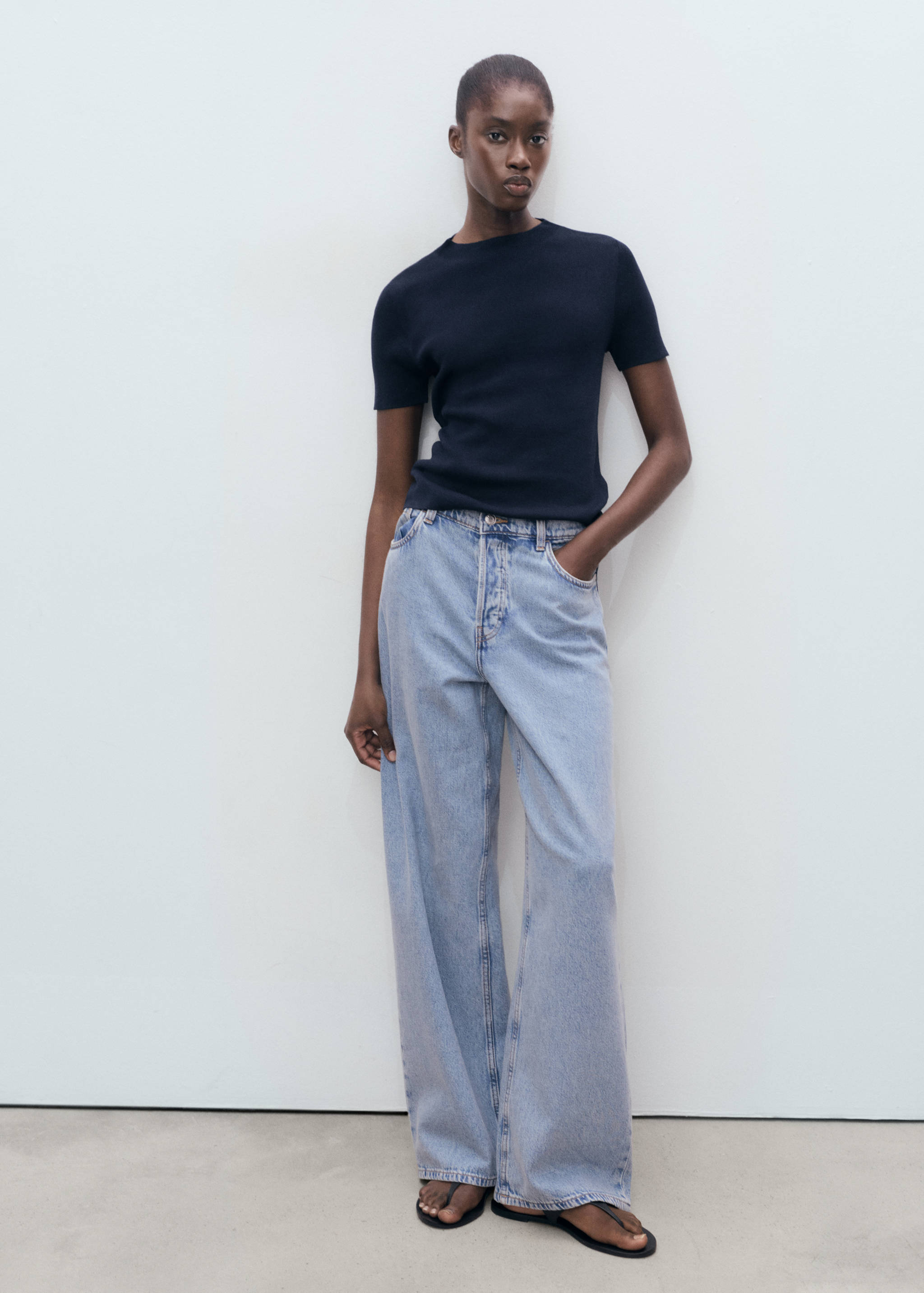 Short-sleeved fine-knit sweater - General plane