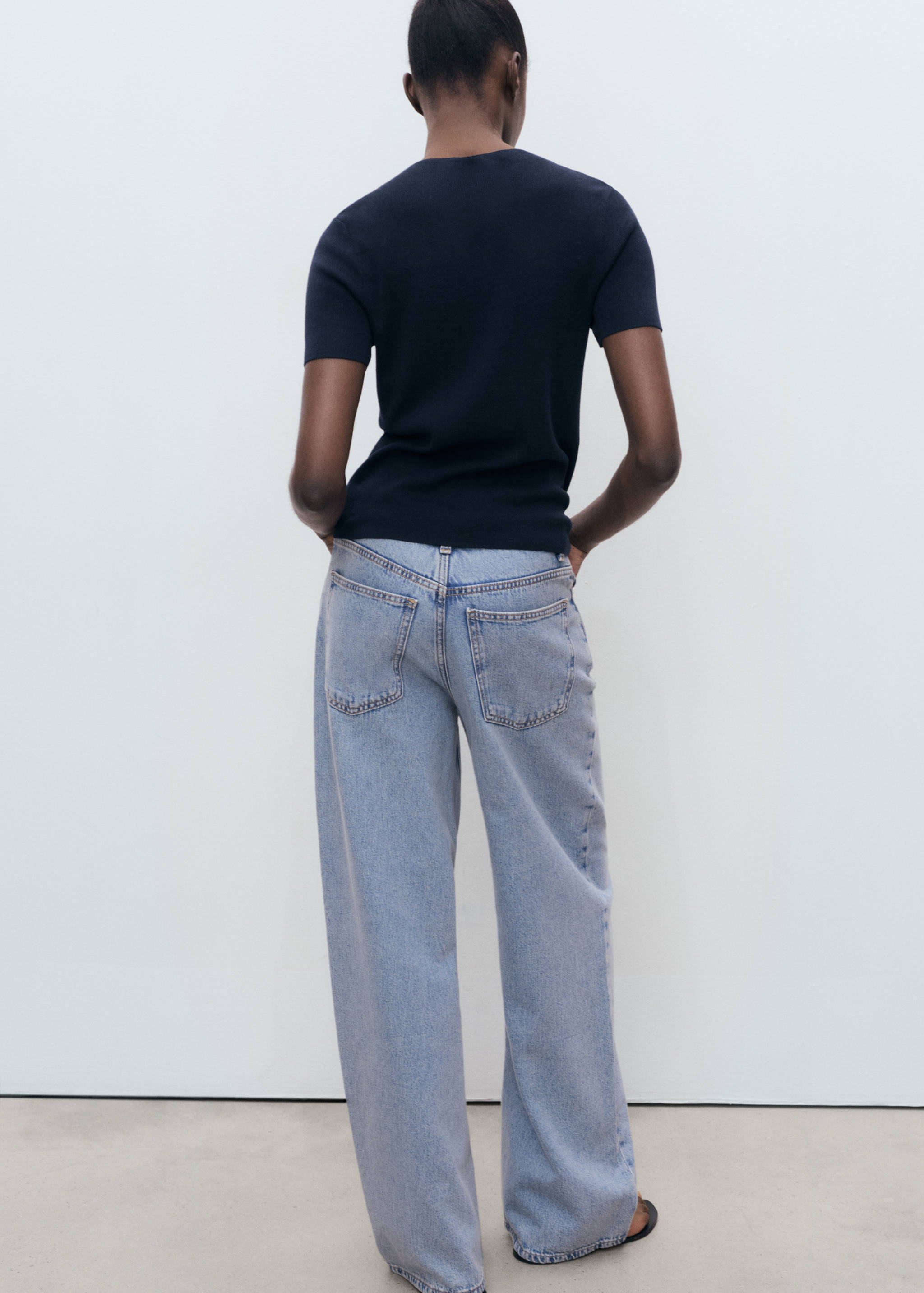 Short-sleeved fine-knit sweater - Reverse of the article