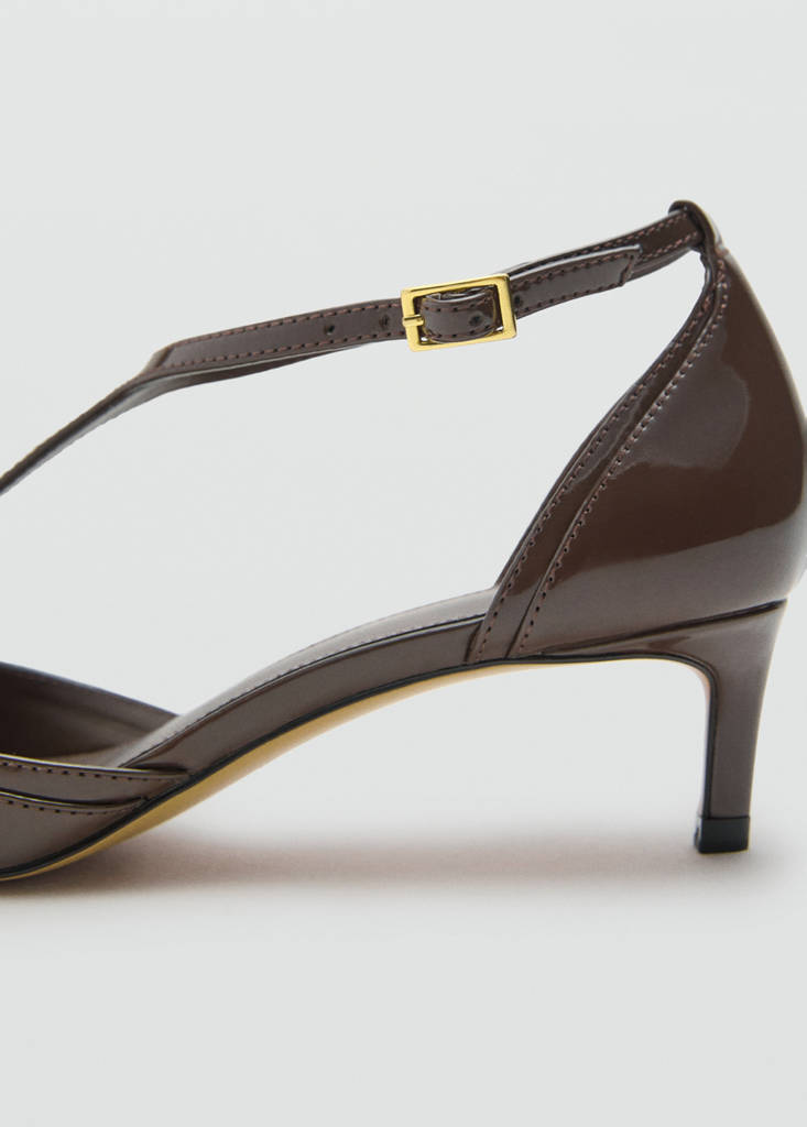 Kitten-heel patent leather shoes — Khaki