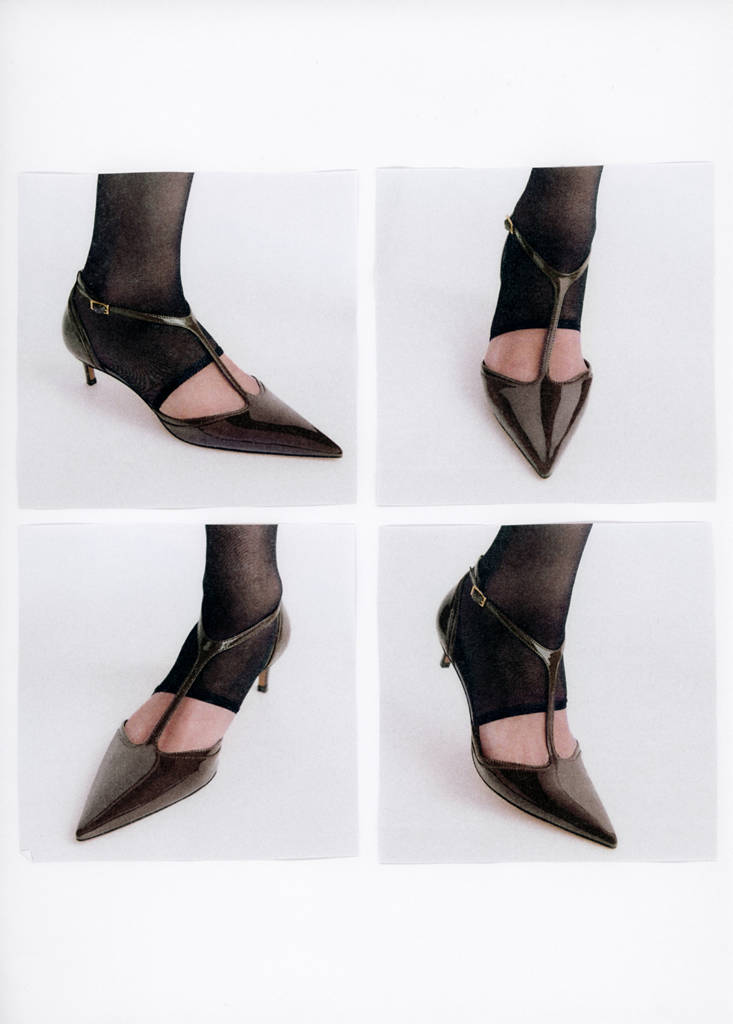 Kitten-heel patent leather shoes — Khaki