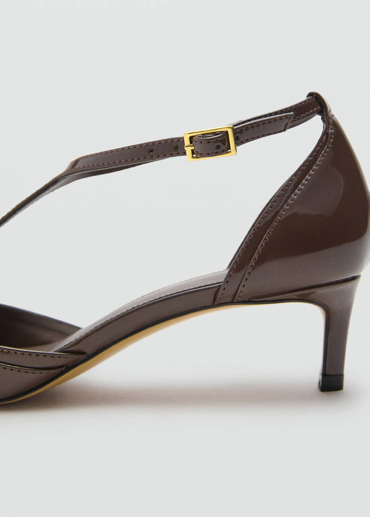 Kitten-heel patent leather shoes — Khaki