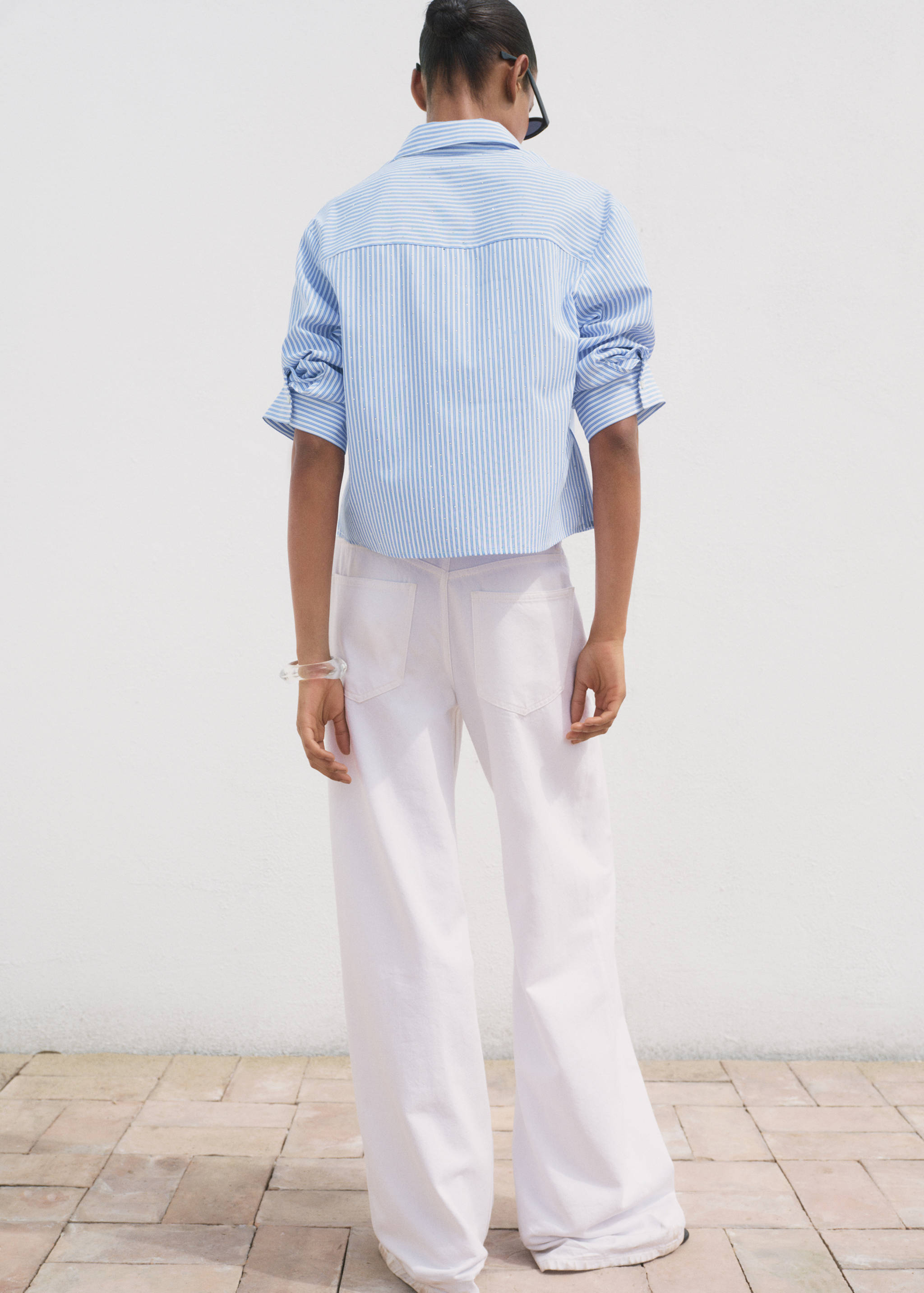 Rhinestone cropped shirt - Reverse of the article