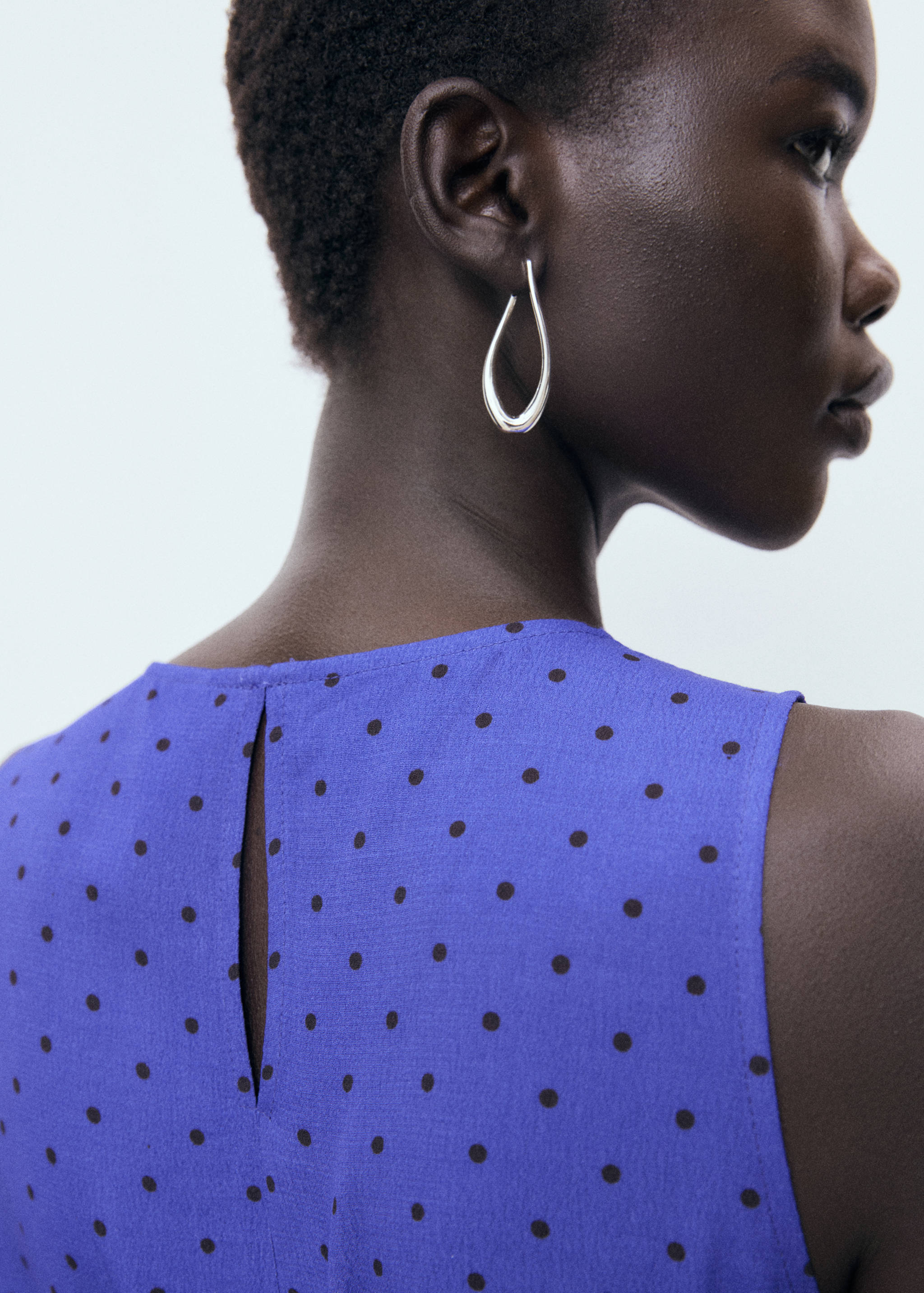 Vestido às bolas com laço - Pormenor do artigo 6