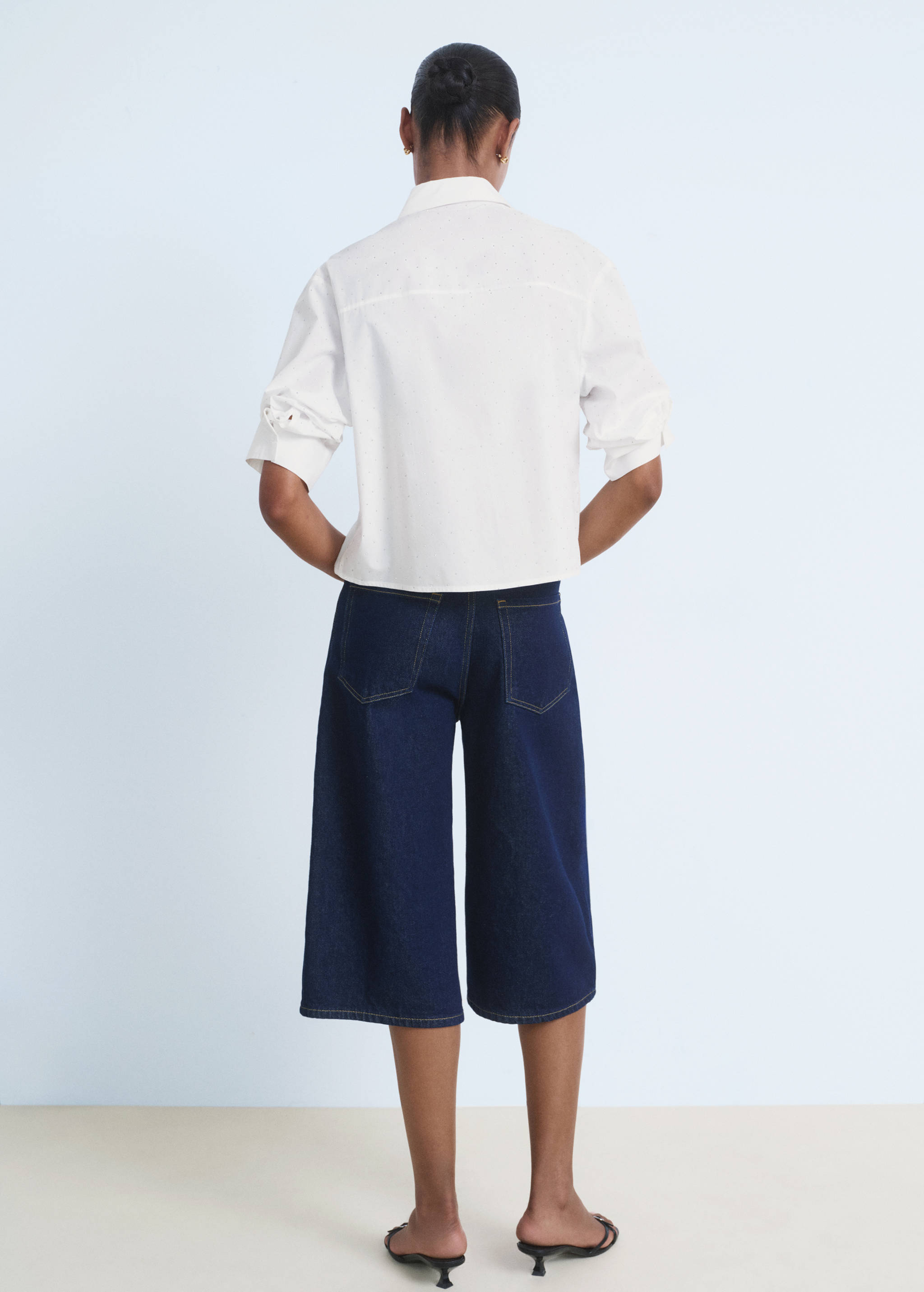 Rhinestone cropped shirt - Reverse of the article