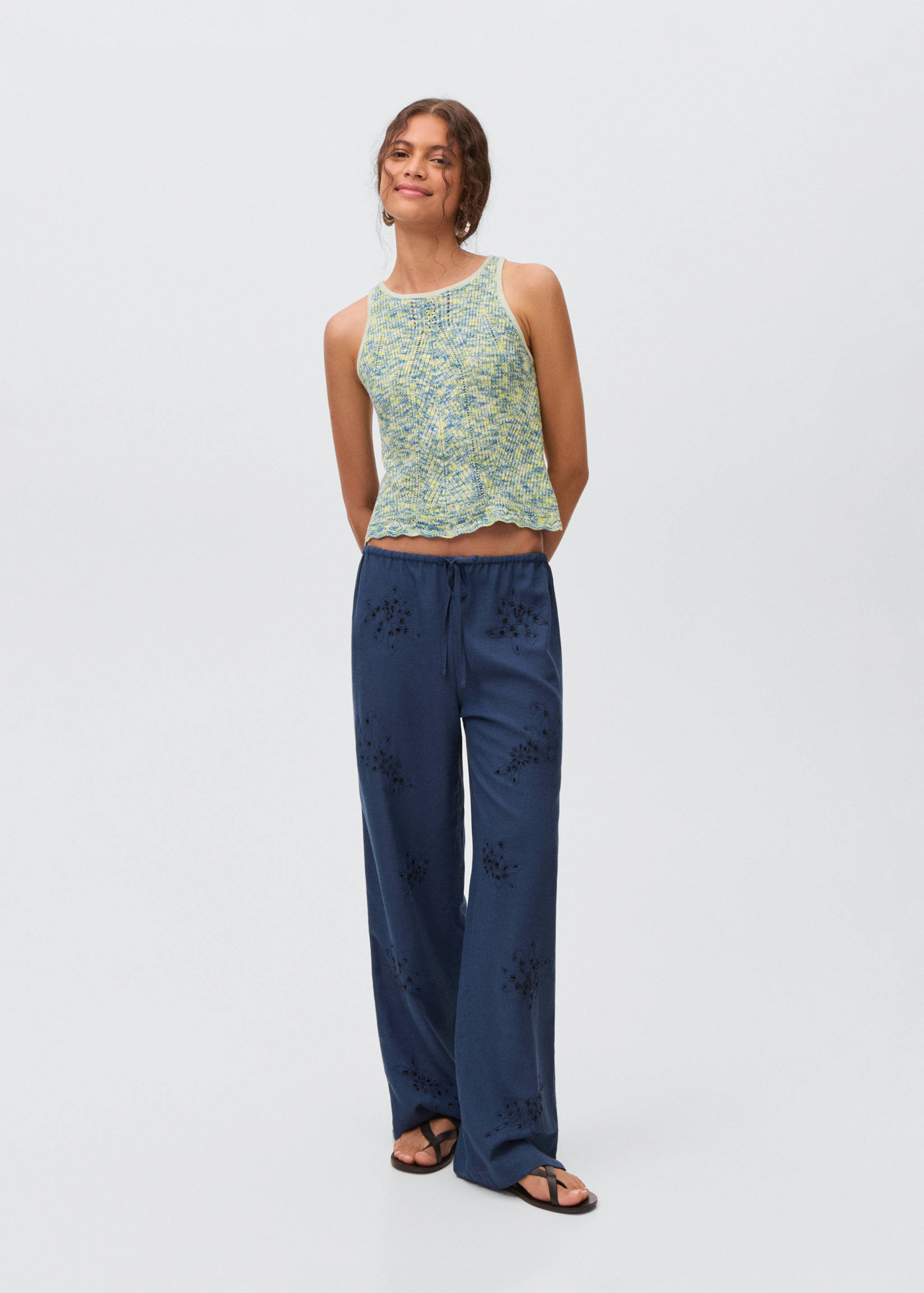 Разноцветный топ из трикотажа - Общий план