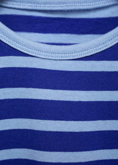 Striped t-shirt with cut-out — Vibrant blue 4