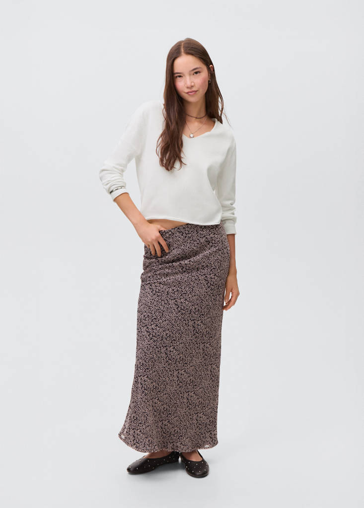 V-neck knit sweater — White