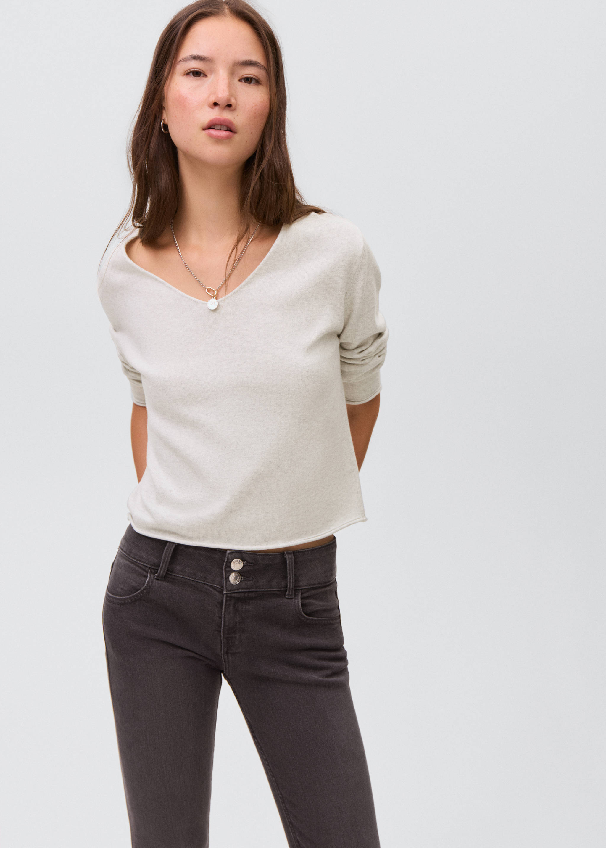 Пуловер из трикотажа - Средний план