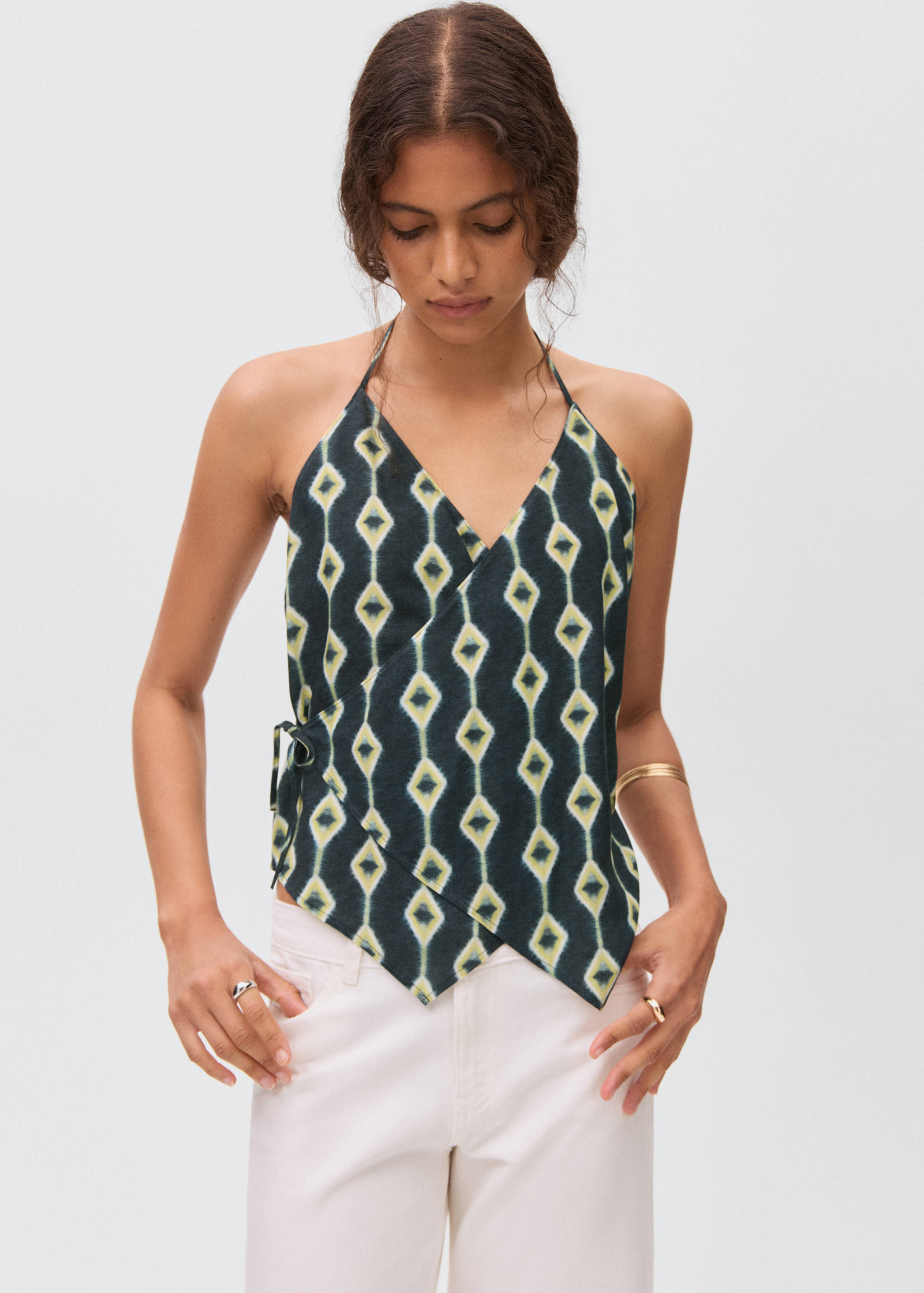 Halter yaka kruvaze bluz - Orta plan