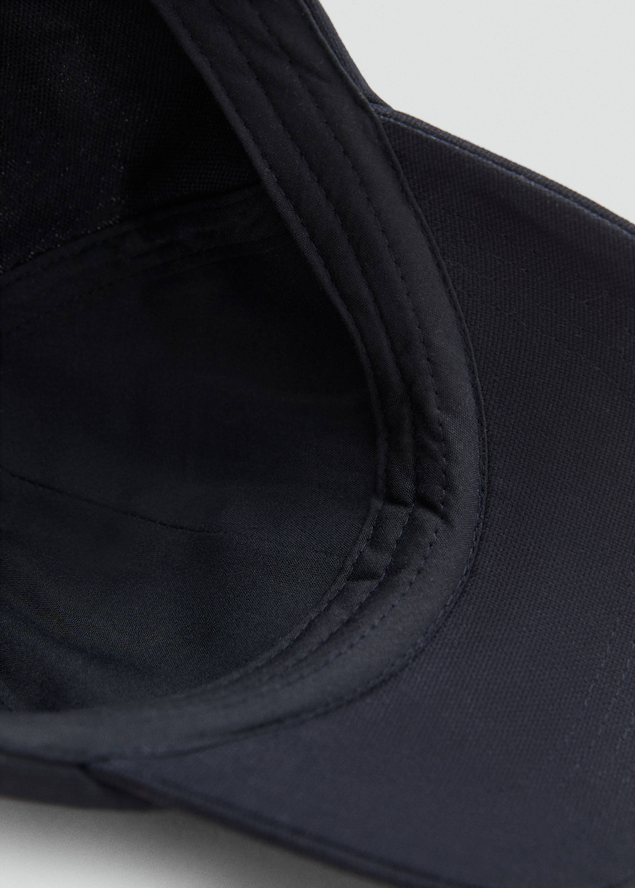 Cap with embroidered letter - Details of the article 2