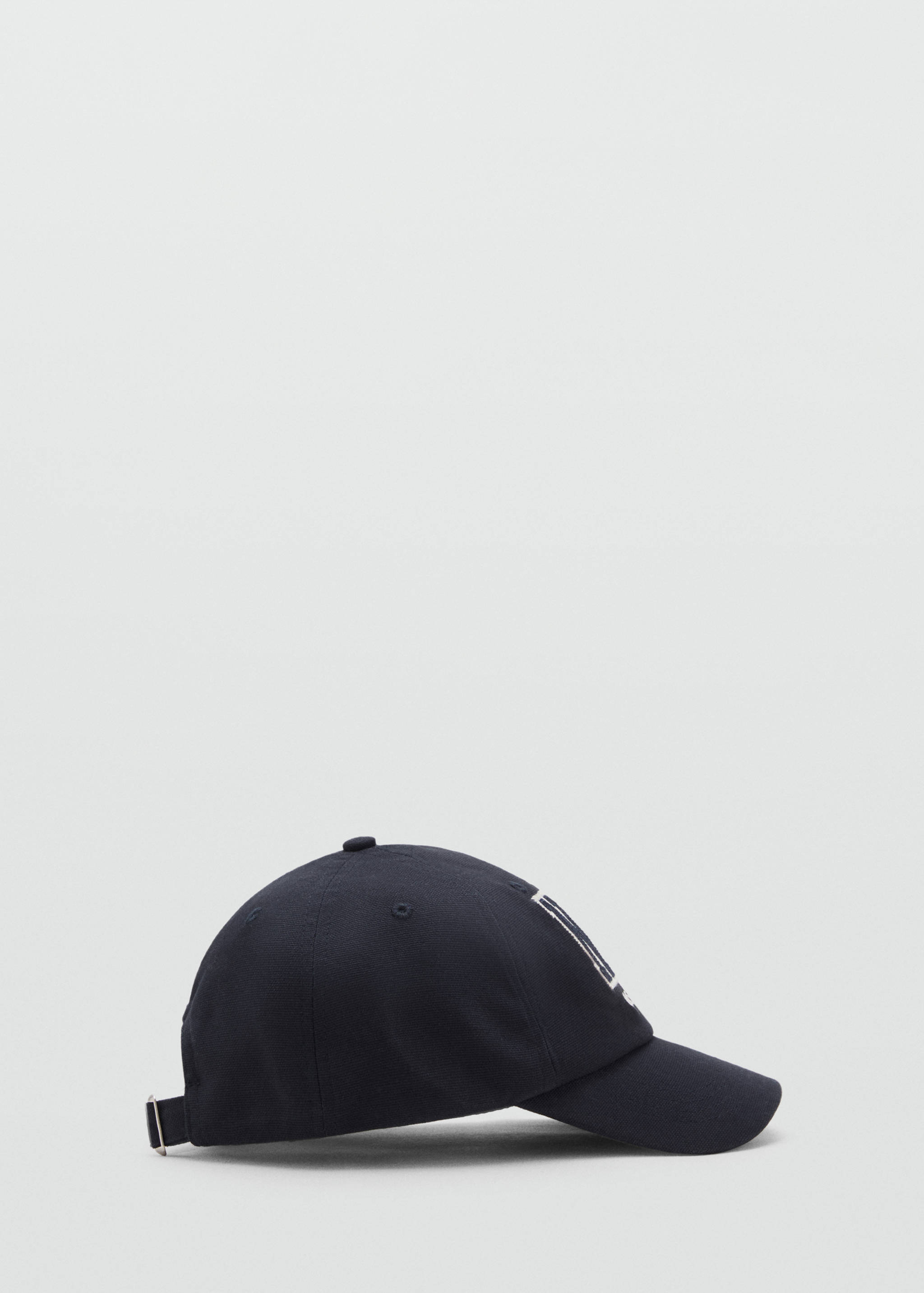 Cap with embroidered letter - Article without model