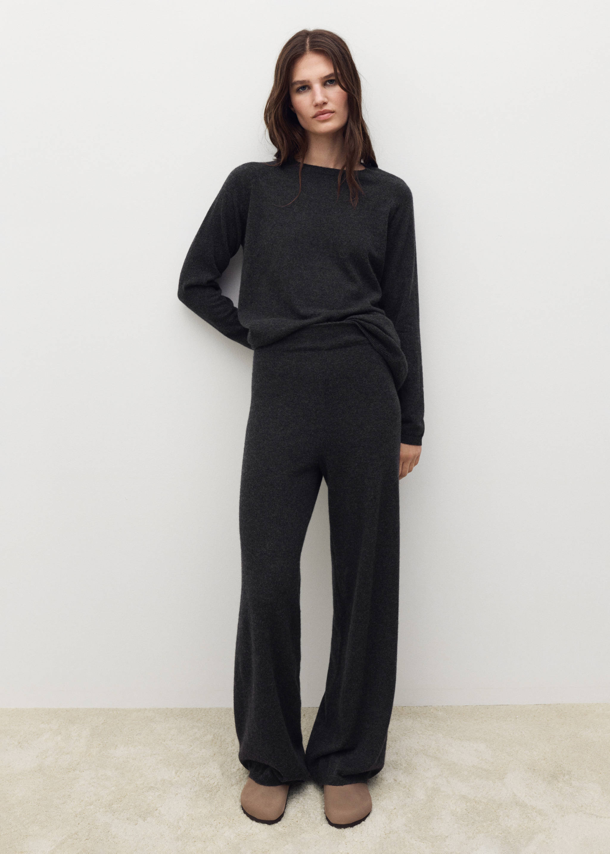 100% cashmere sweater - General plane