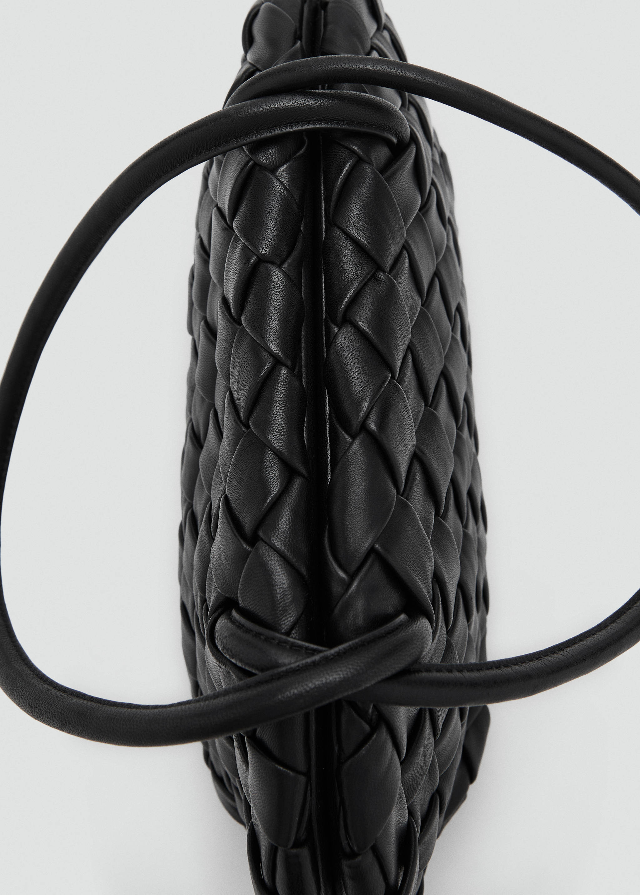 Braided leather shoulder bag - Details of the article 2