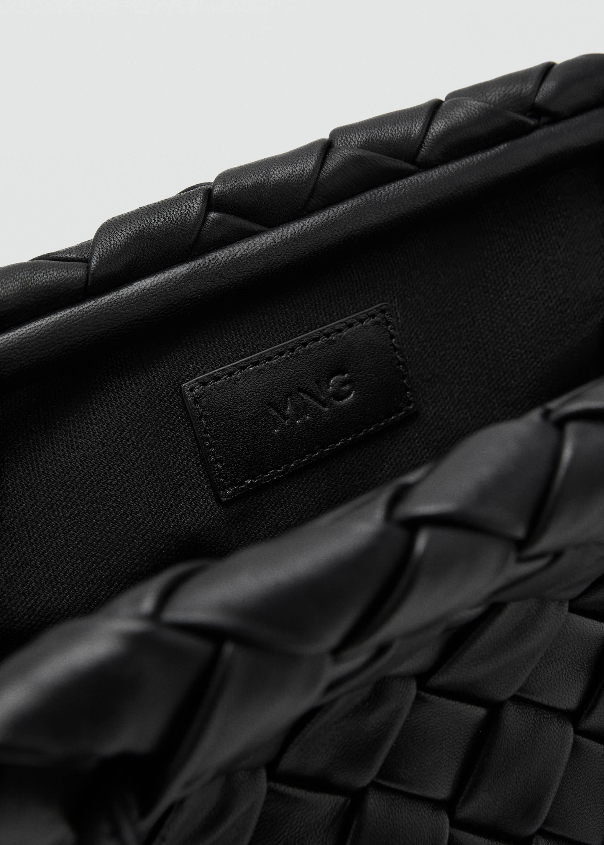 Braided leather shoulder bag - Details of the article 3