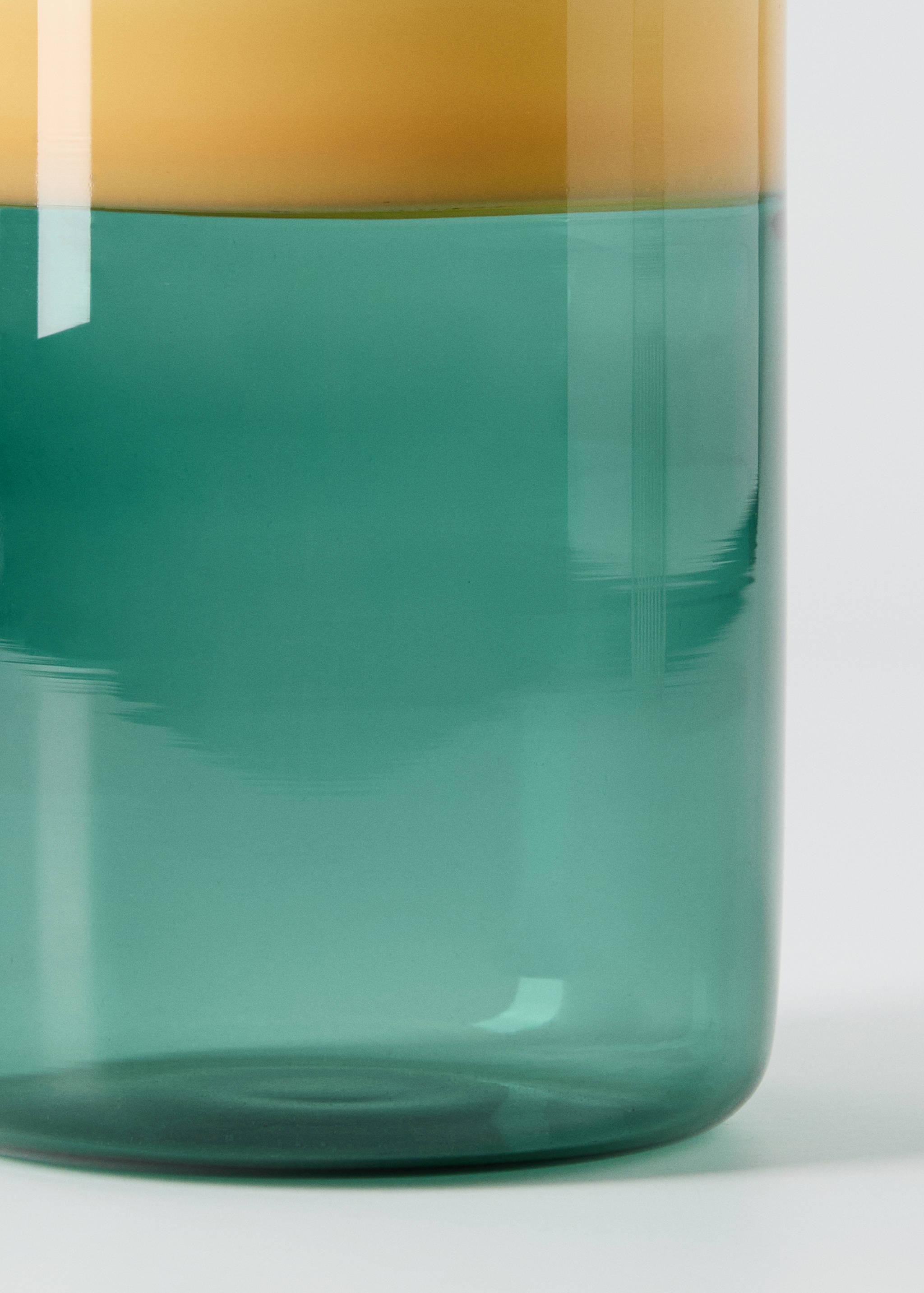 Borosilicate coloured glass vase - Details of the article 3