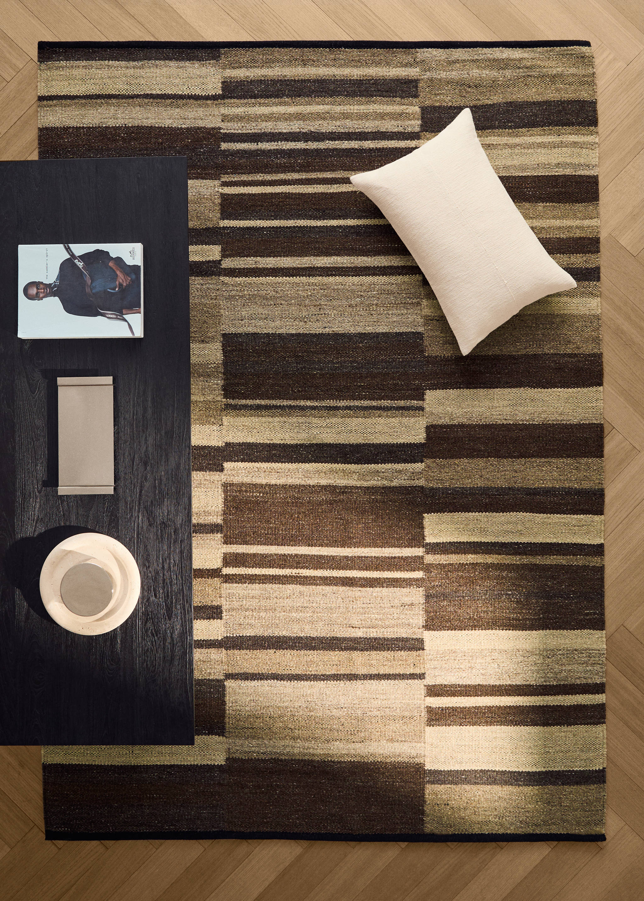 Two-tone striped wool rug - General plane